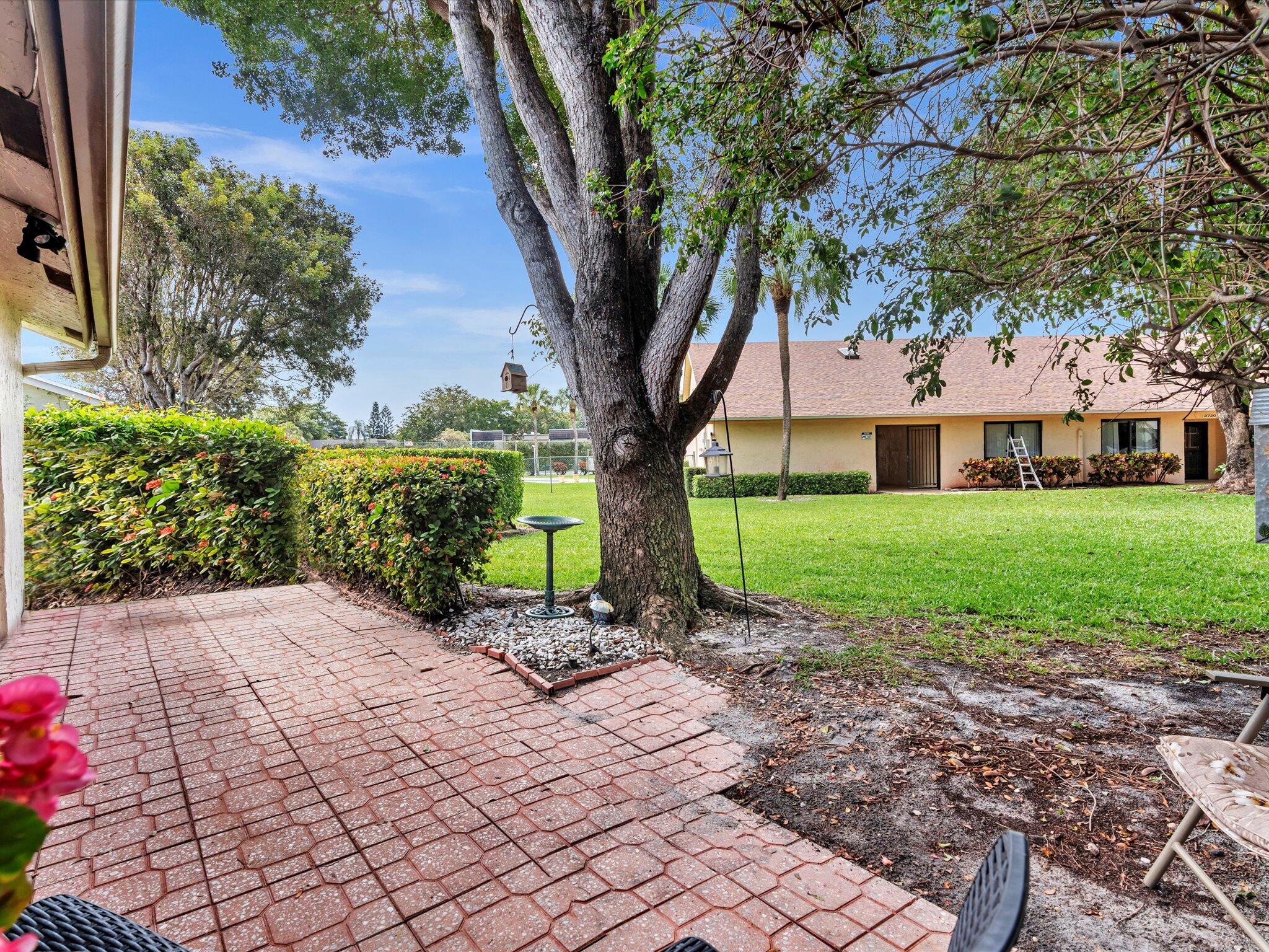 712 Lago Road
