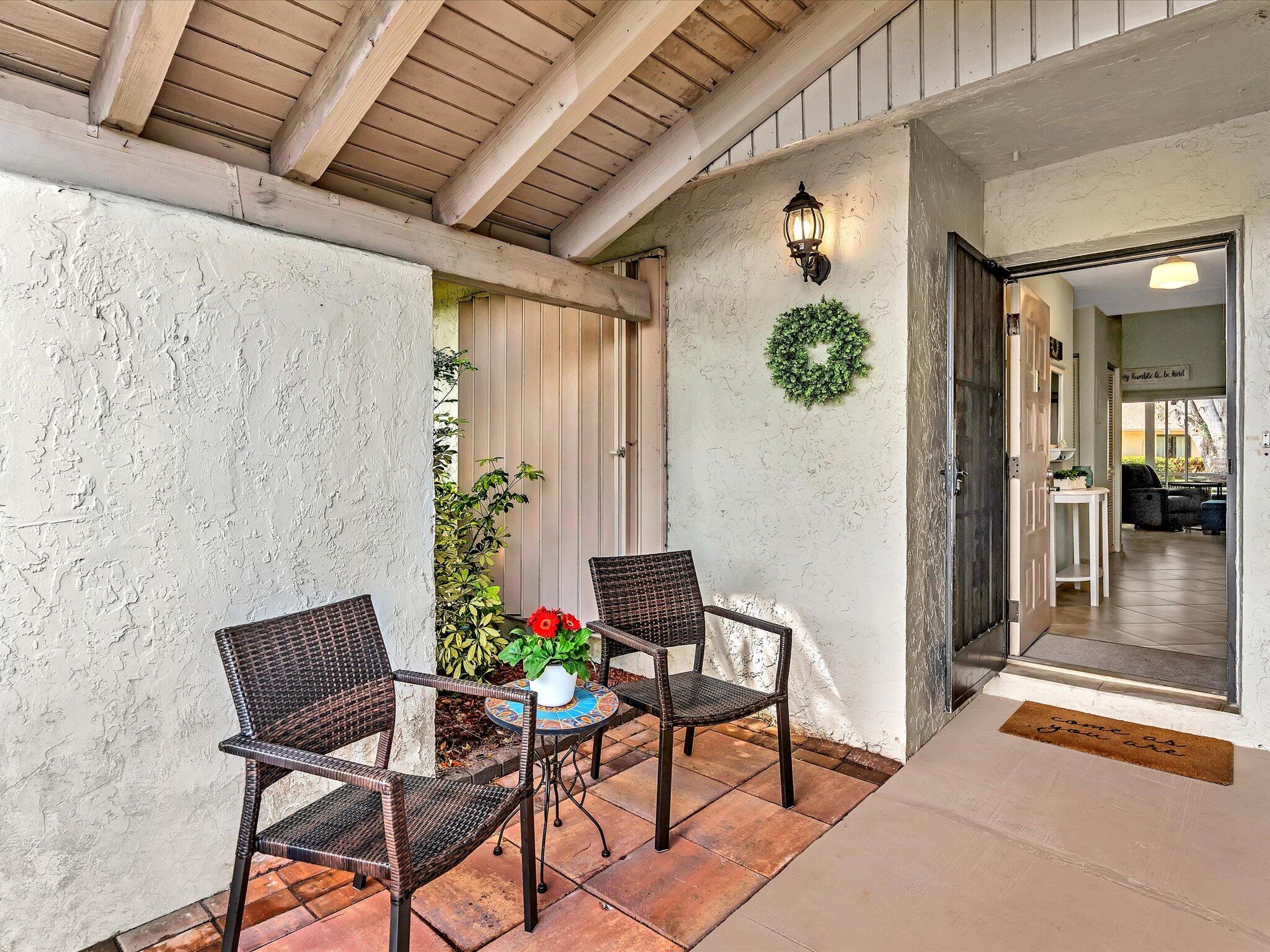 712 Lago Road