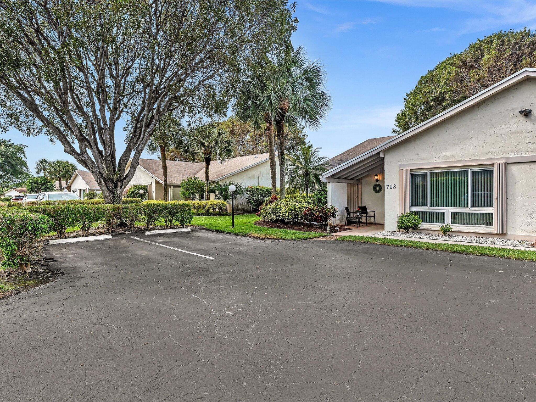 712 Lago Road