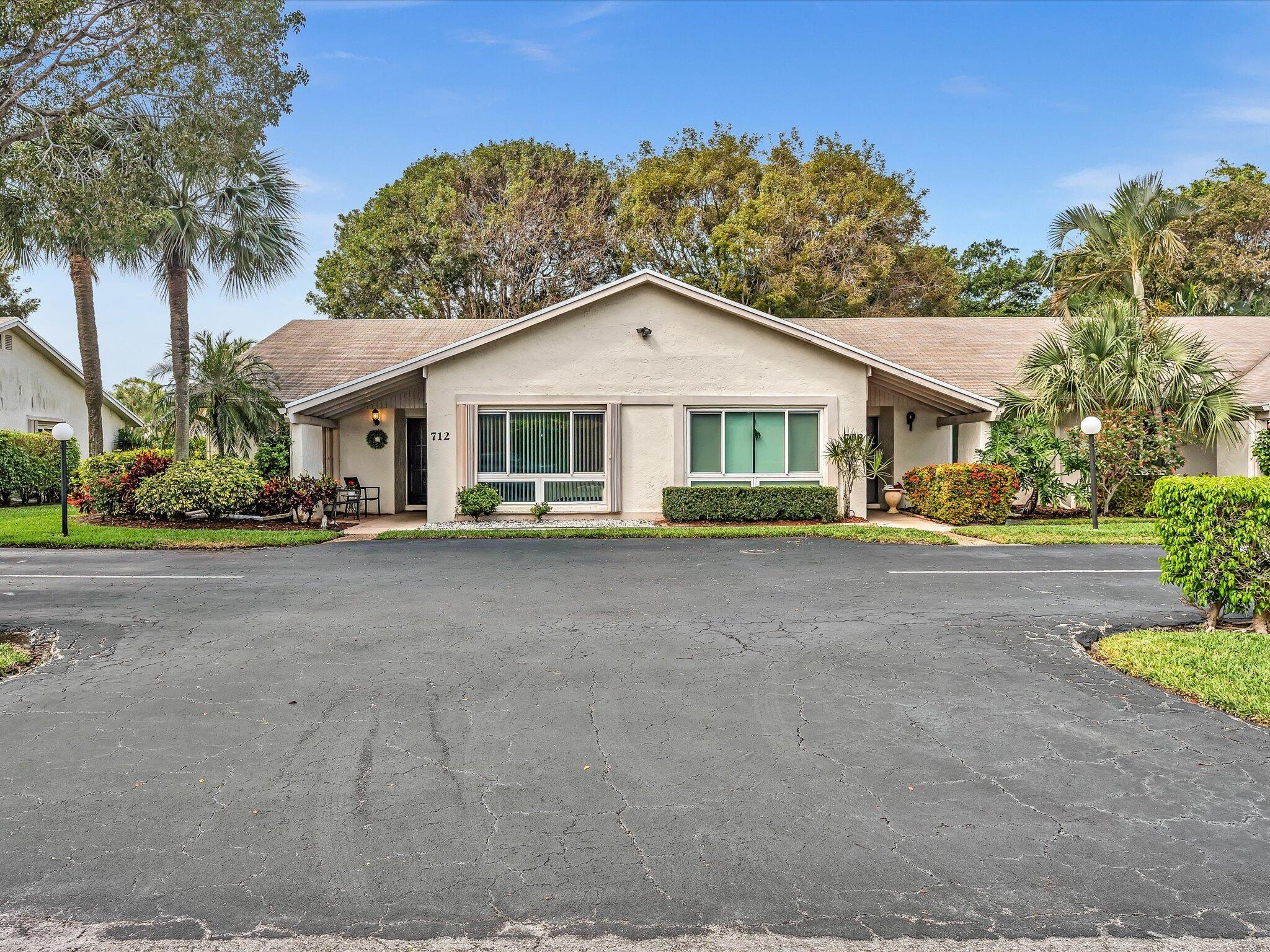 712 Lago Road