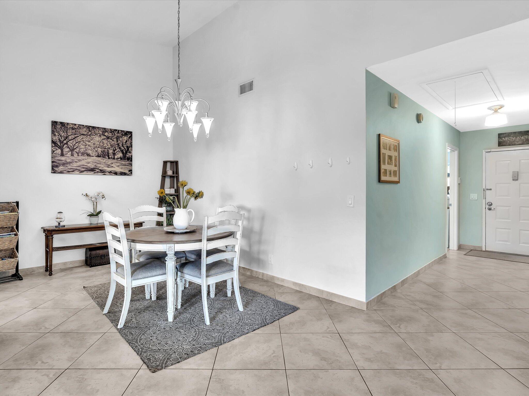 712 Lago Road