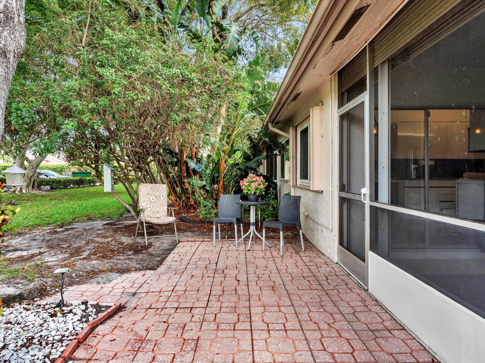 712 Lago Road