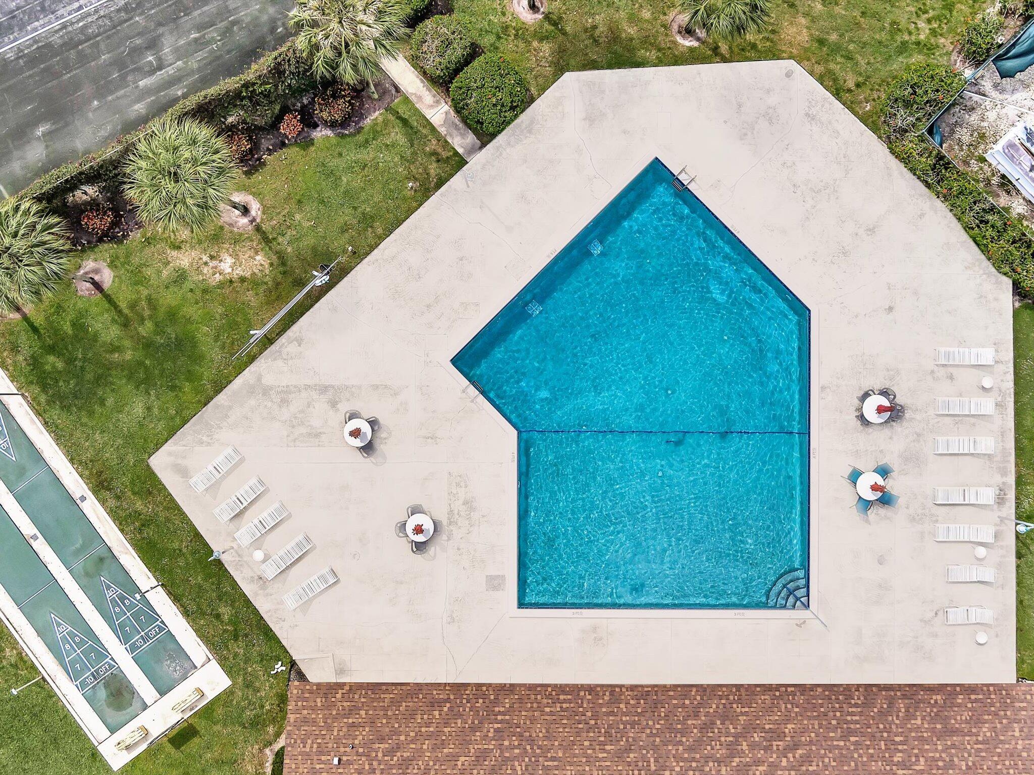 712 Lago Road