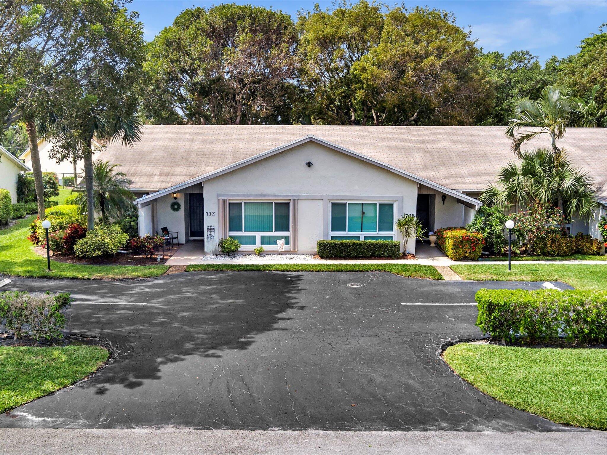 712 Lago Road