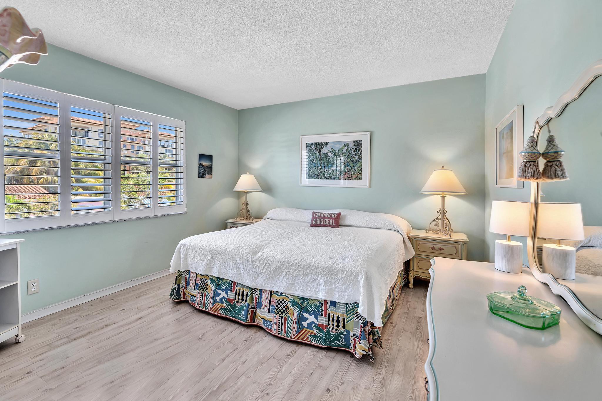 90 NE 19th Avenue 12