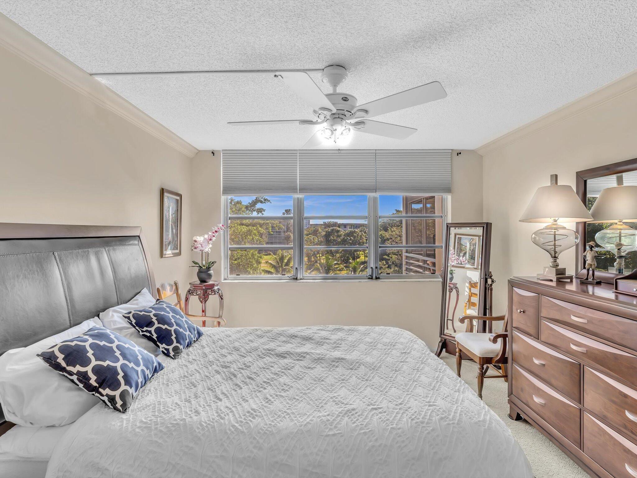 3510 Oaks Way 409