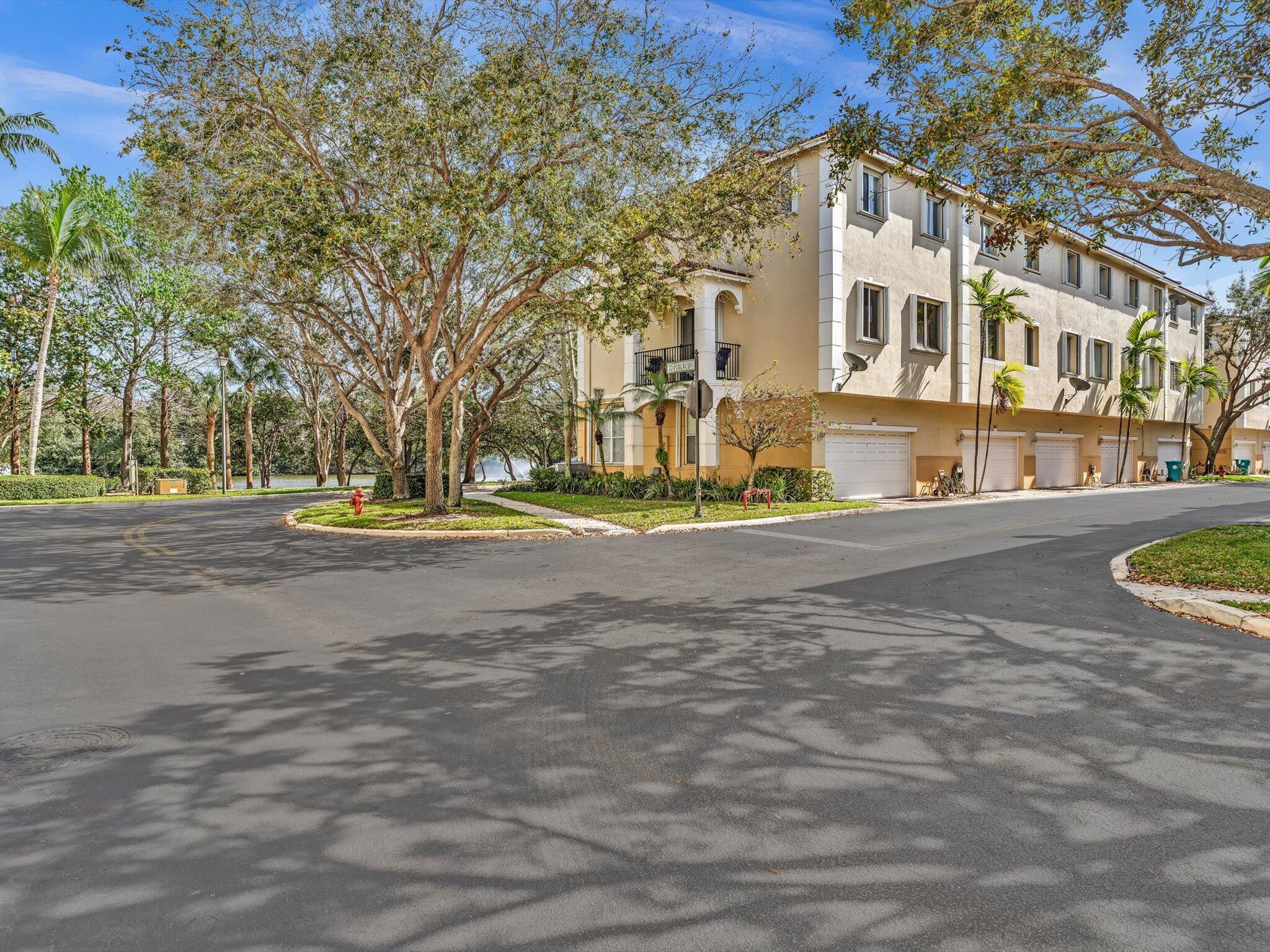 2921 S Greenleaf Circle