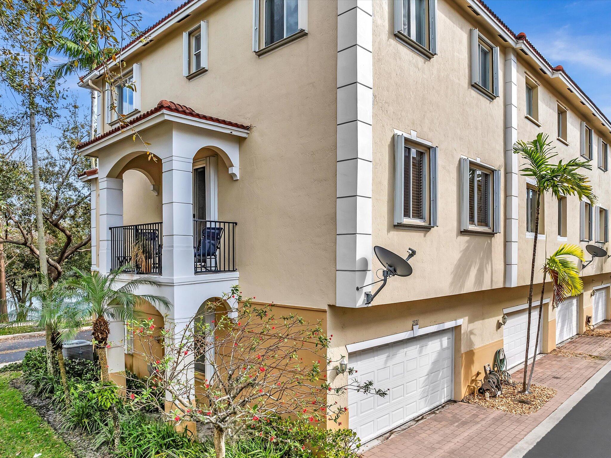 2921 S Greenleaf Circle