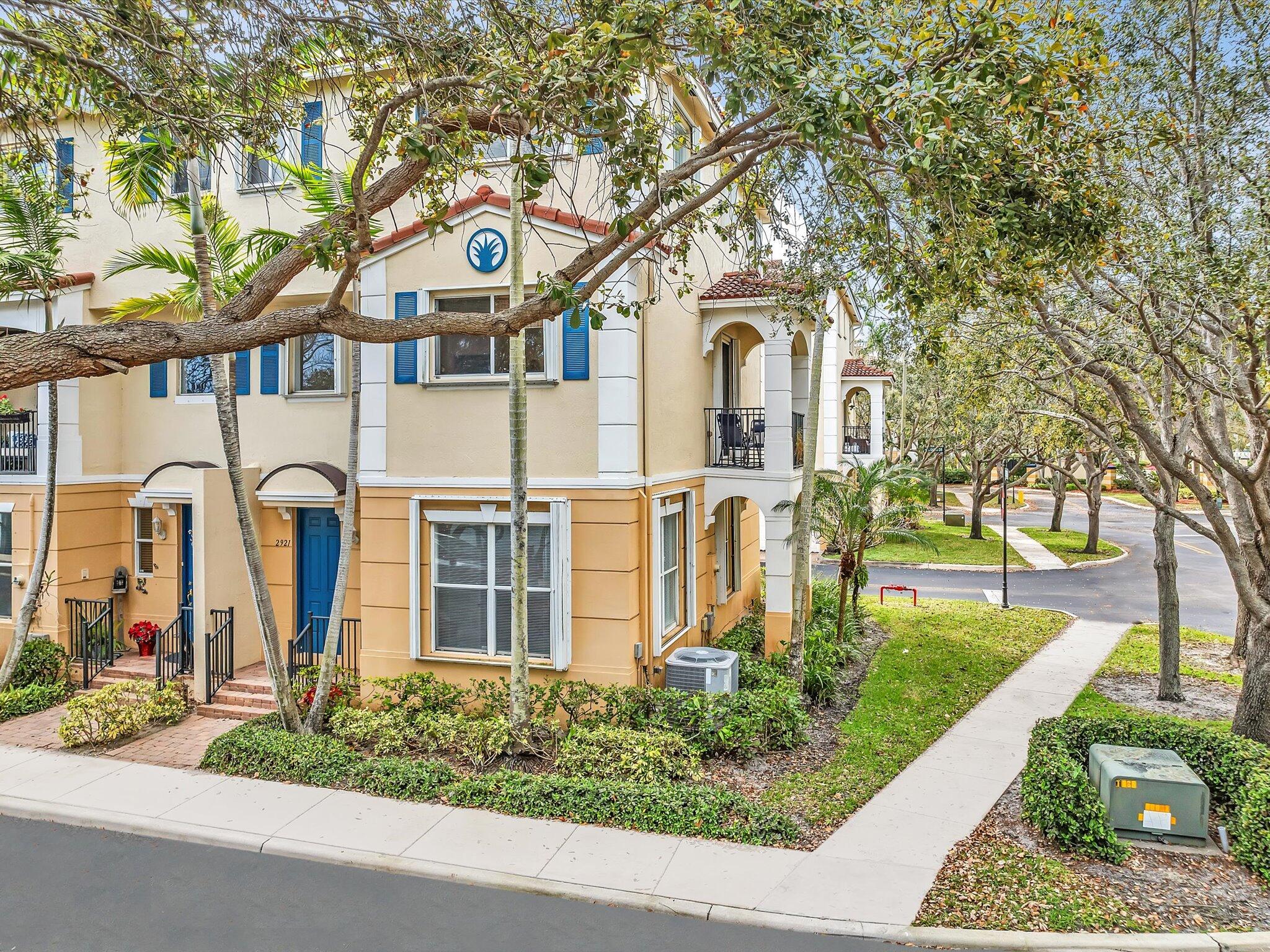 2921 S Greenleaf Circle