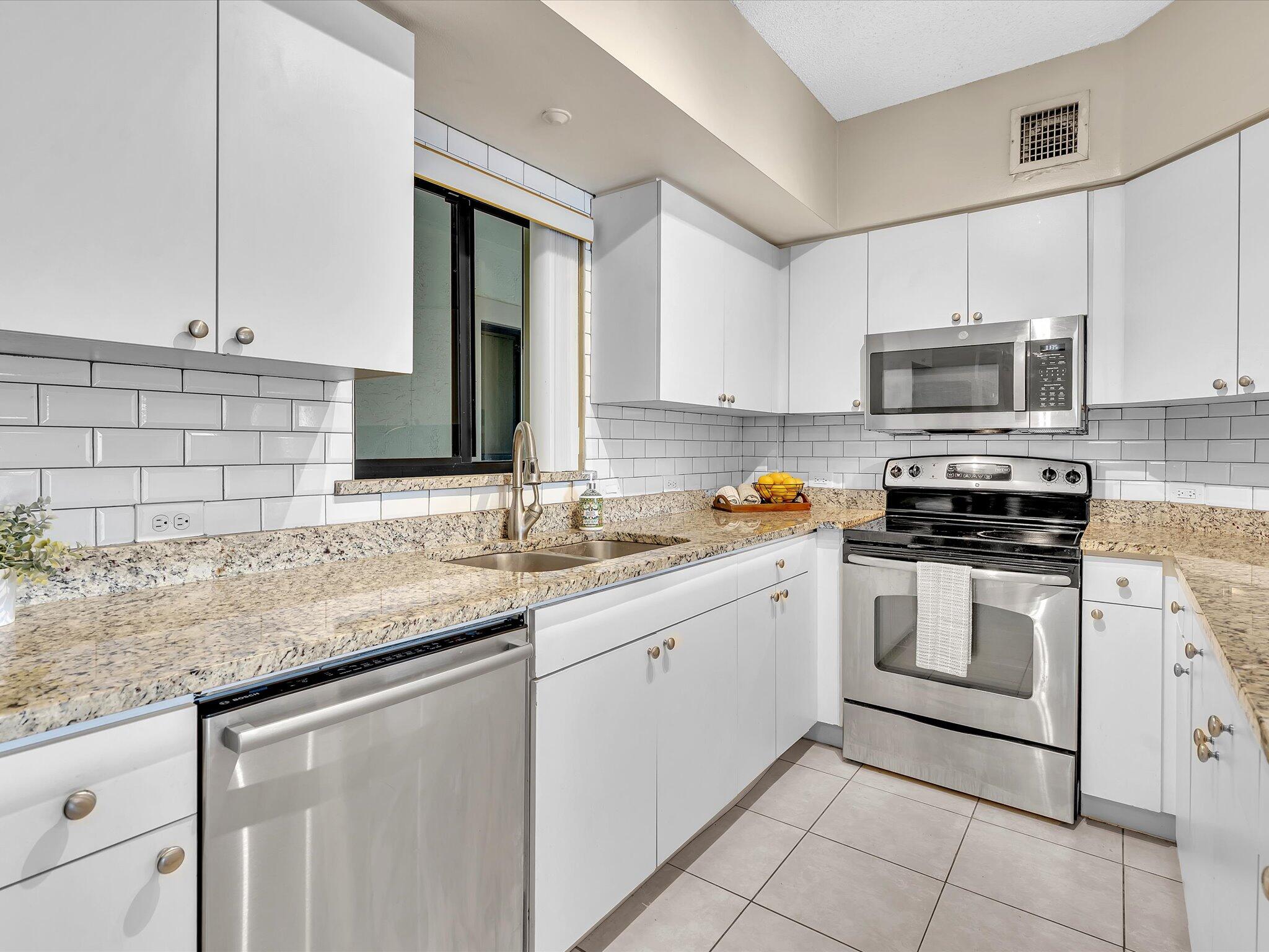2105 Lavers Circle 406