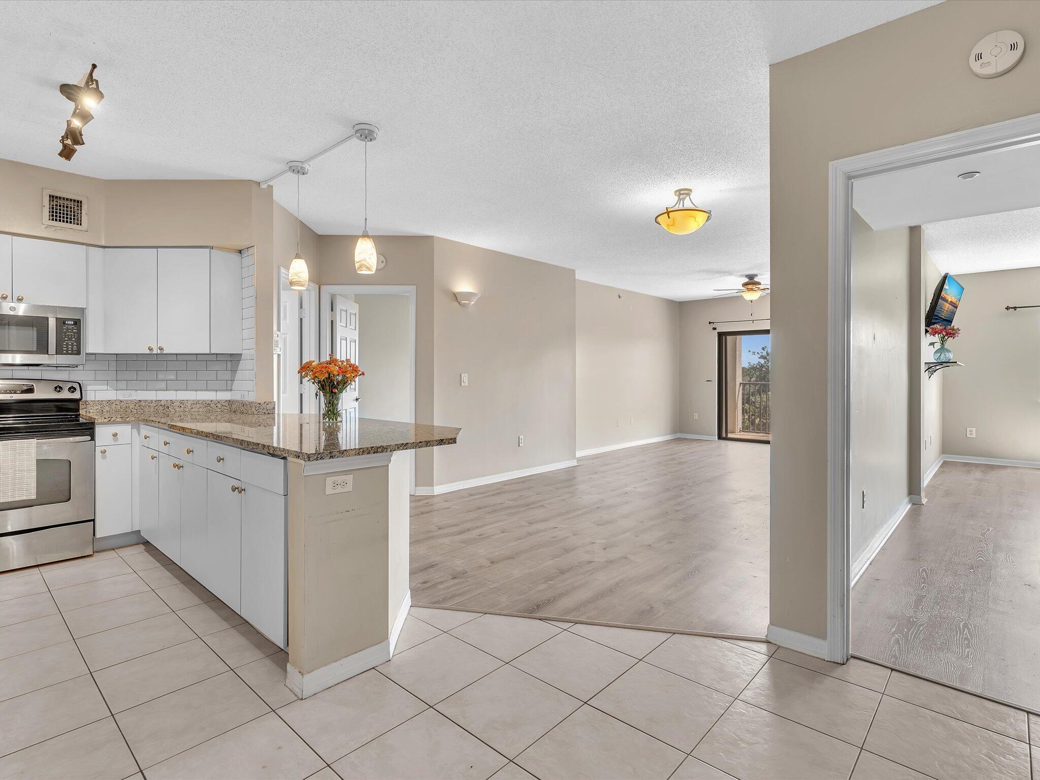 2105 Lavers Circle 406