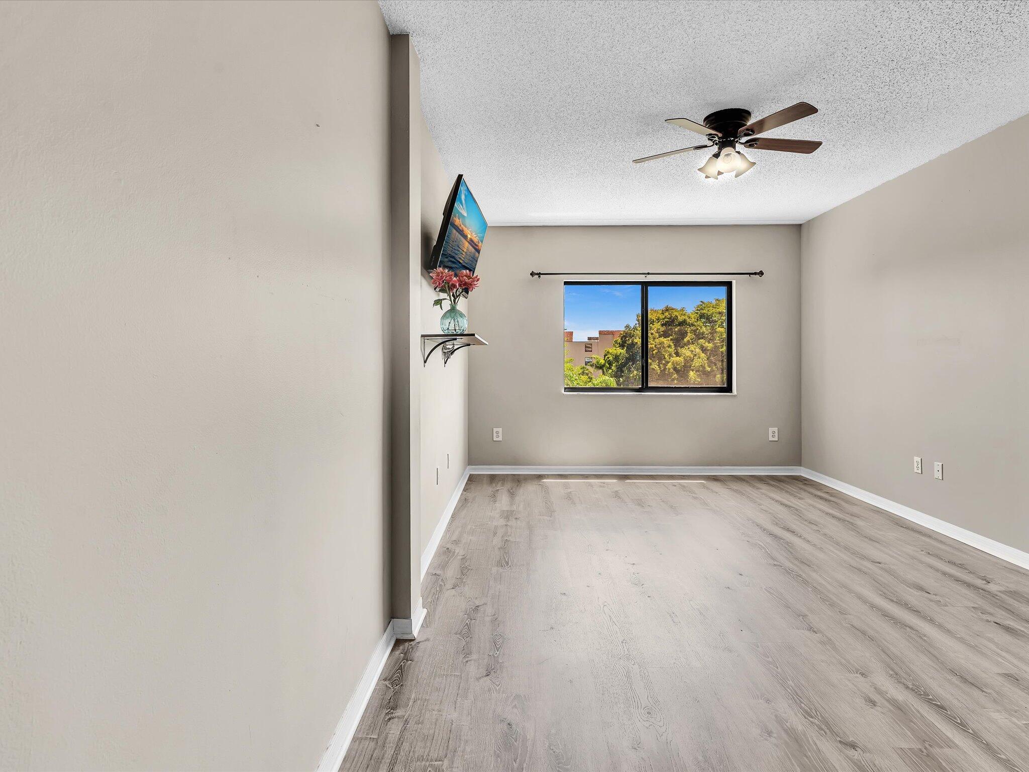 2105 Lavers Circle 406