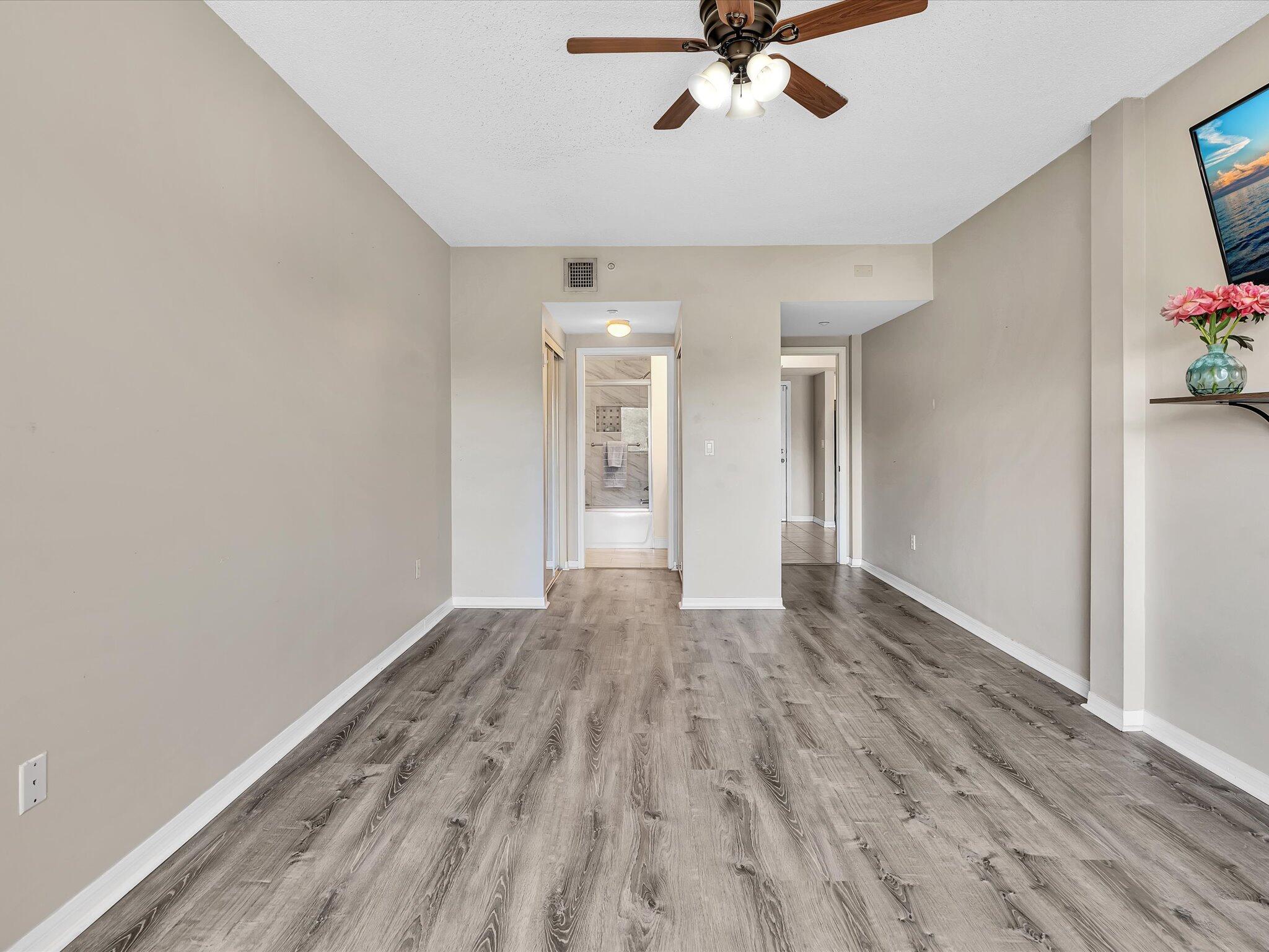 2105 Lavers Circle 406