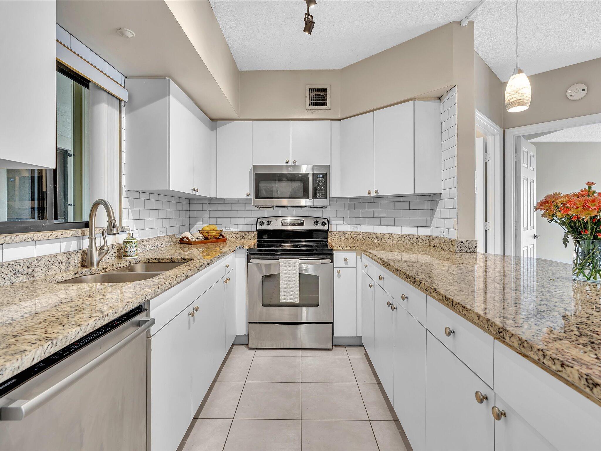 2105 Lavers Circle 406