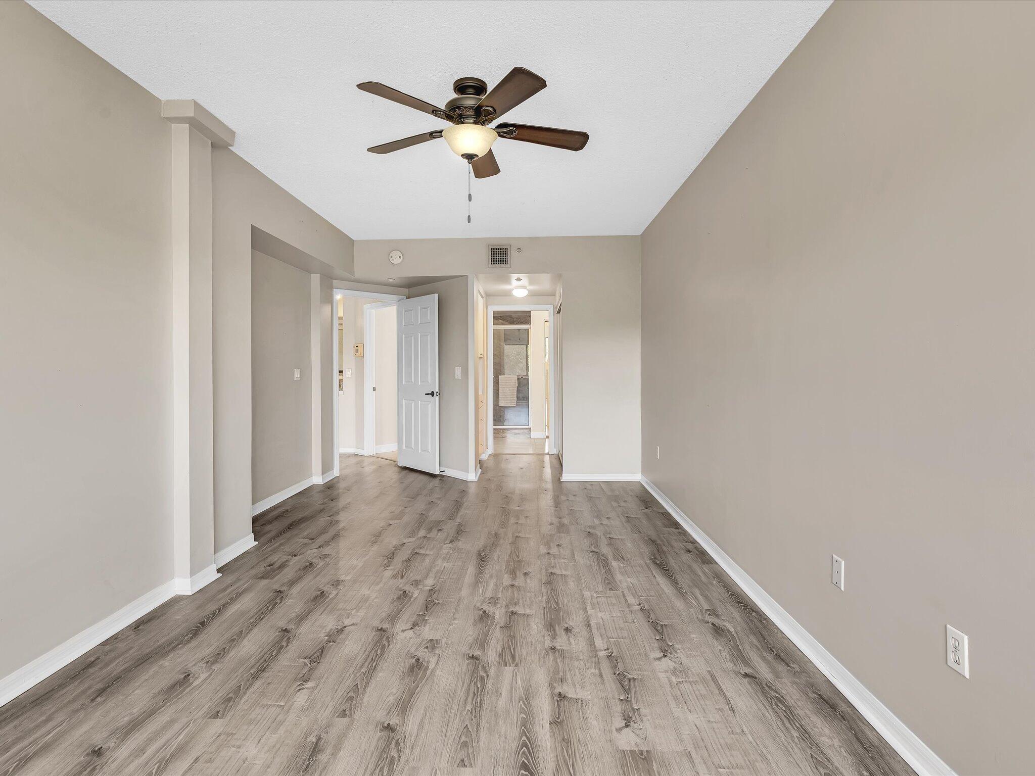 2105 Lavers Circle 406