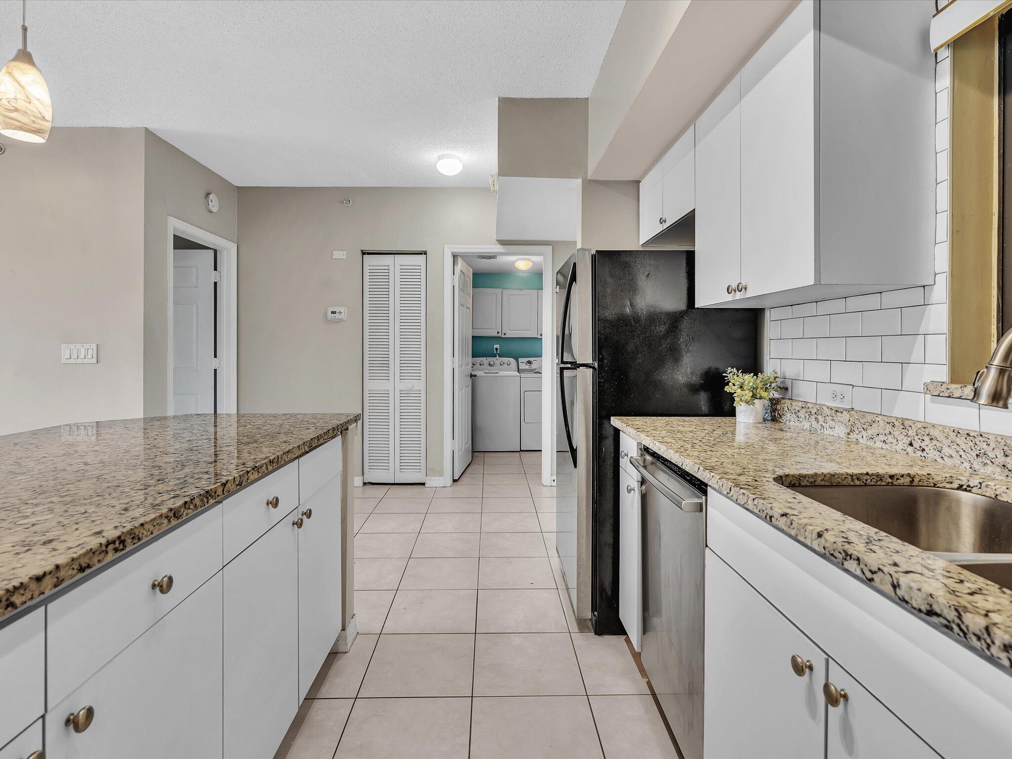 2105 Lavers Circle 406