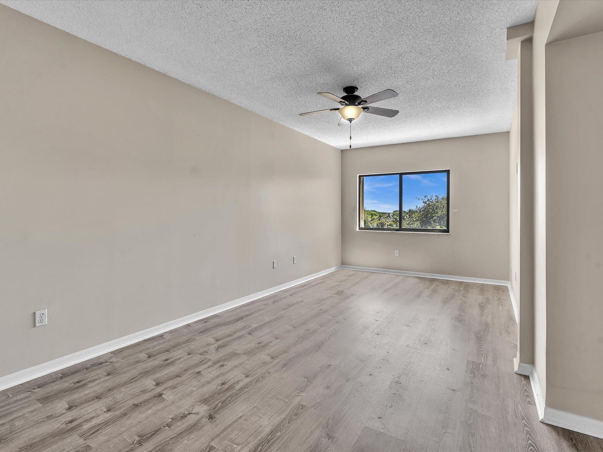 2105 Lavers Circle 406