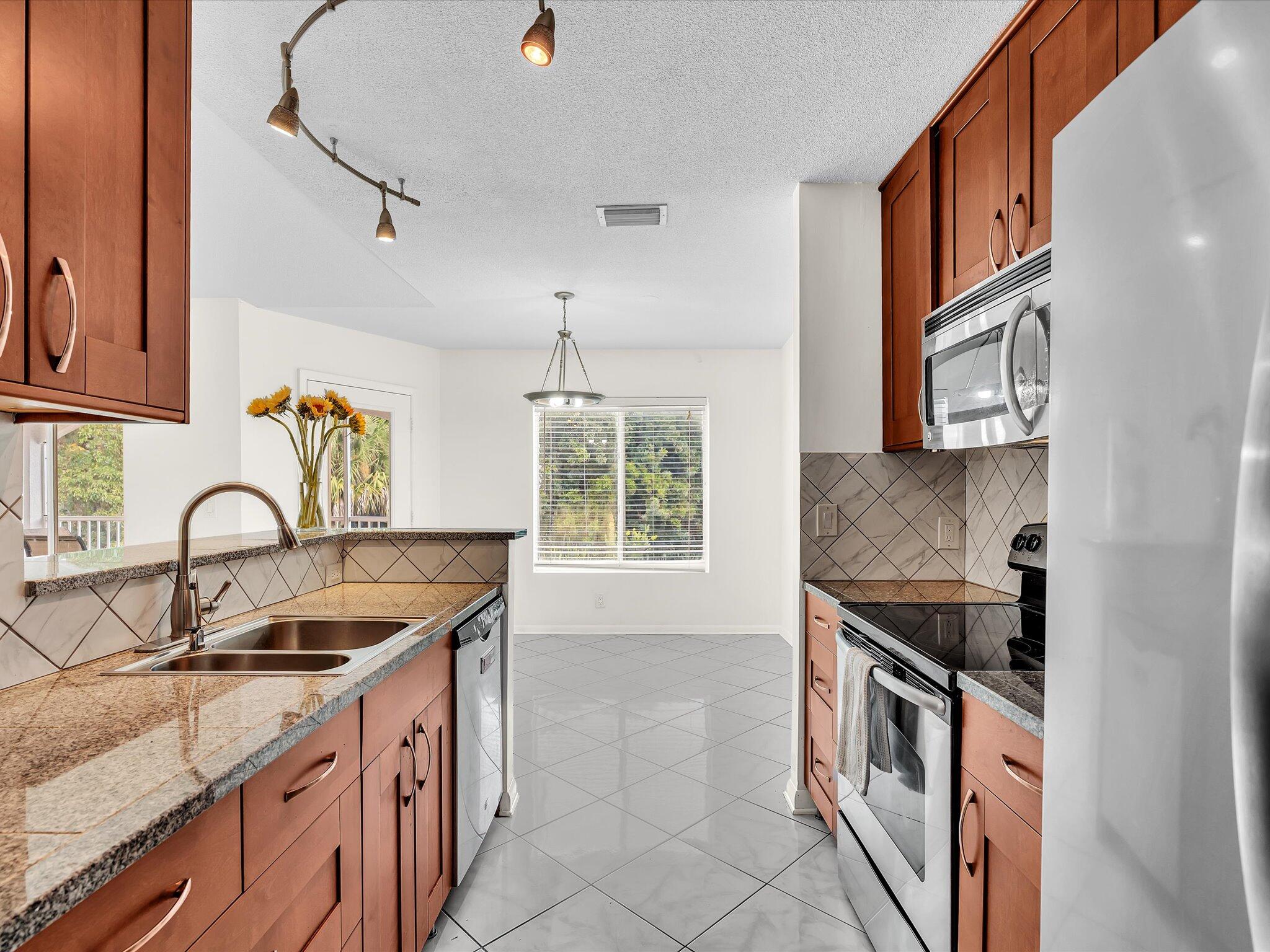 815 W Boynton Beach Boulevard Unit: 16-205