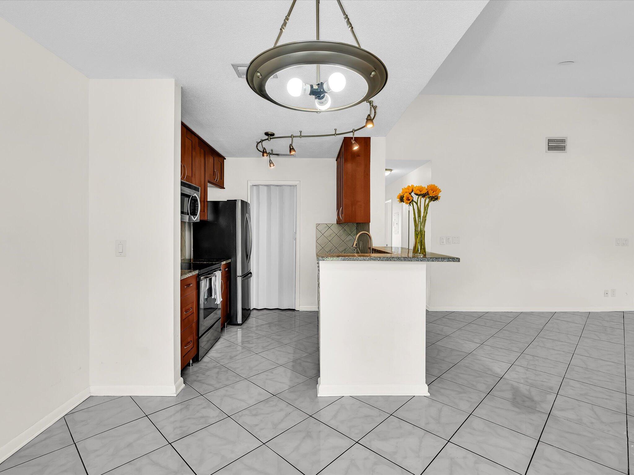815 W Boynton Beach Boulevard Unit: 16-205