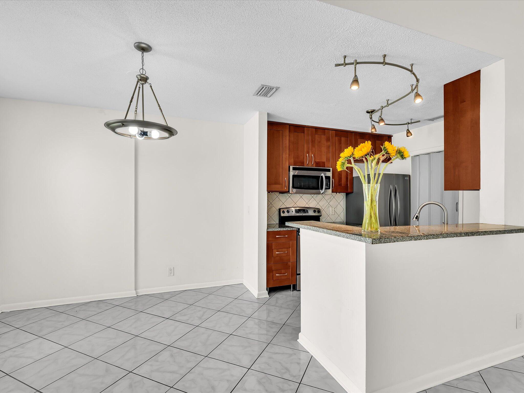 815 W Boynton Beach Boulevard Unit: 16-205