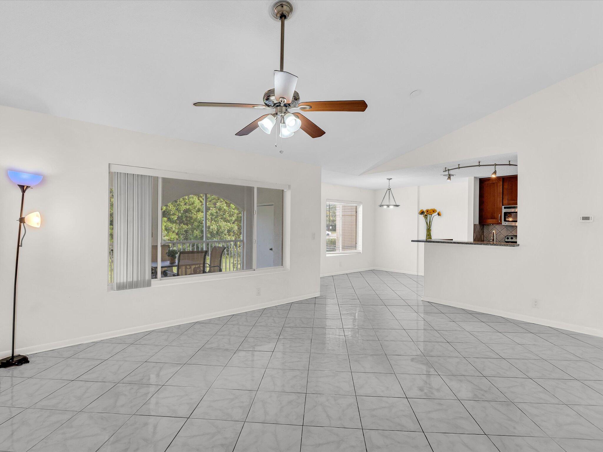 815 W Boynton Beach Boulevard Unit: 16-205