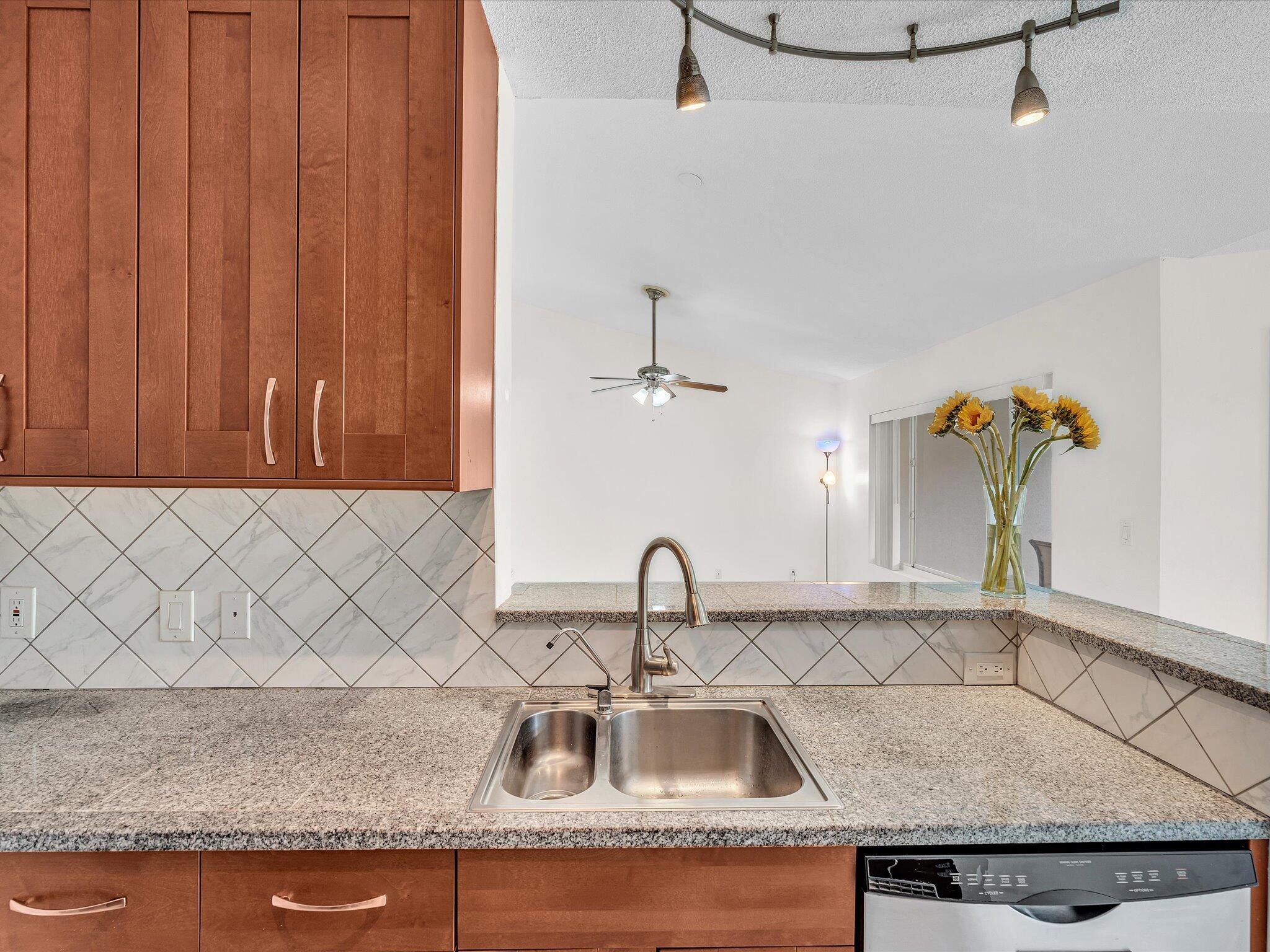 815 W Boynton Beach Boulevard Unit: 16-205