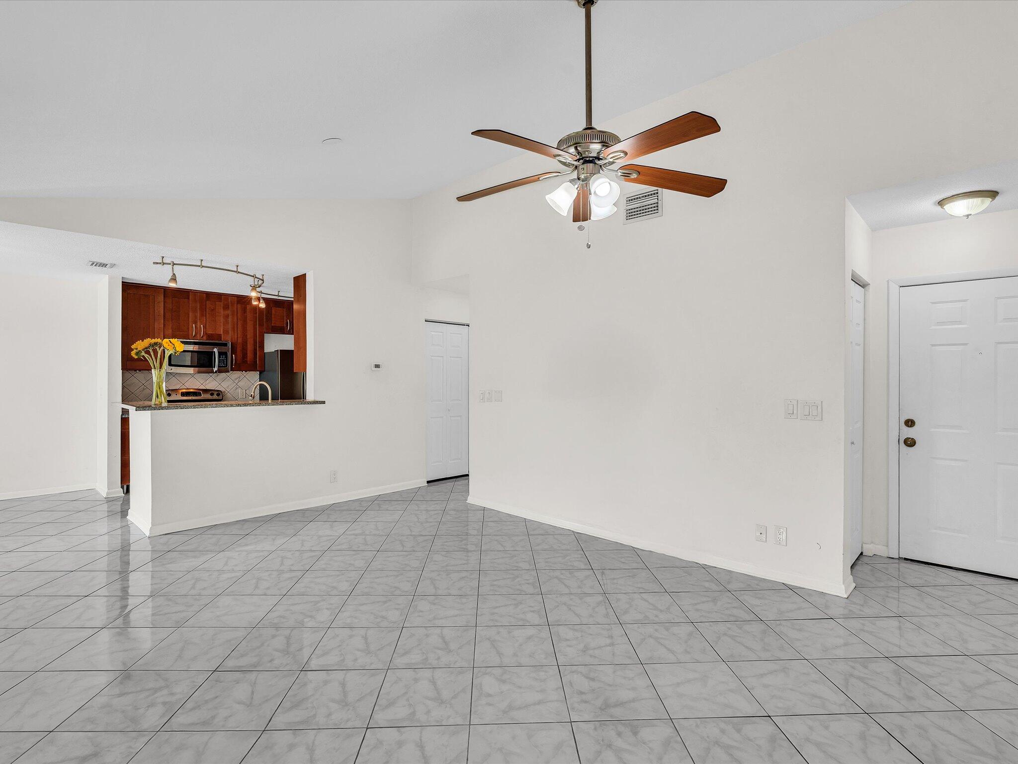 815 W Boynton Beach Boulevard Unit: 16-205