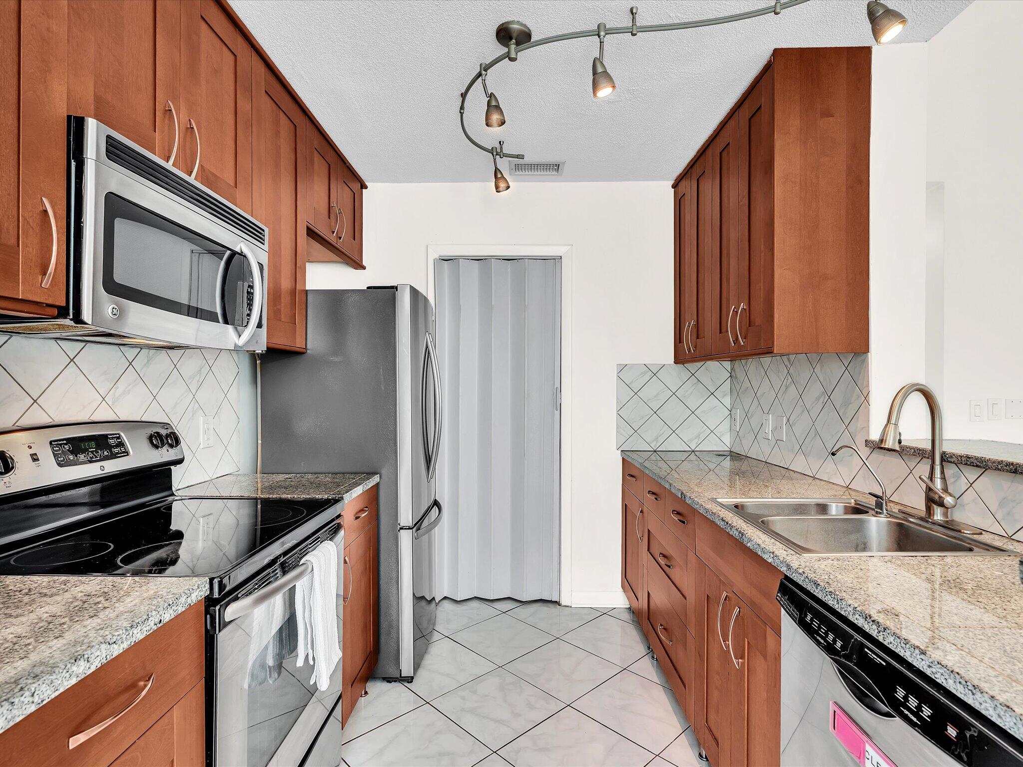 815 W Boynton Beach Boulevard Unit: 16-205