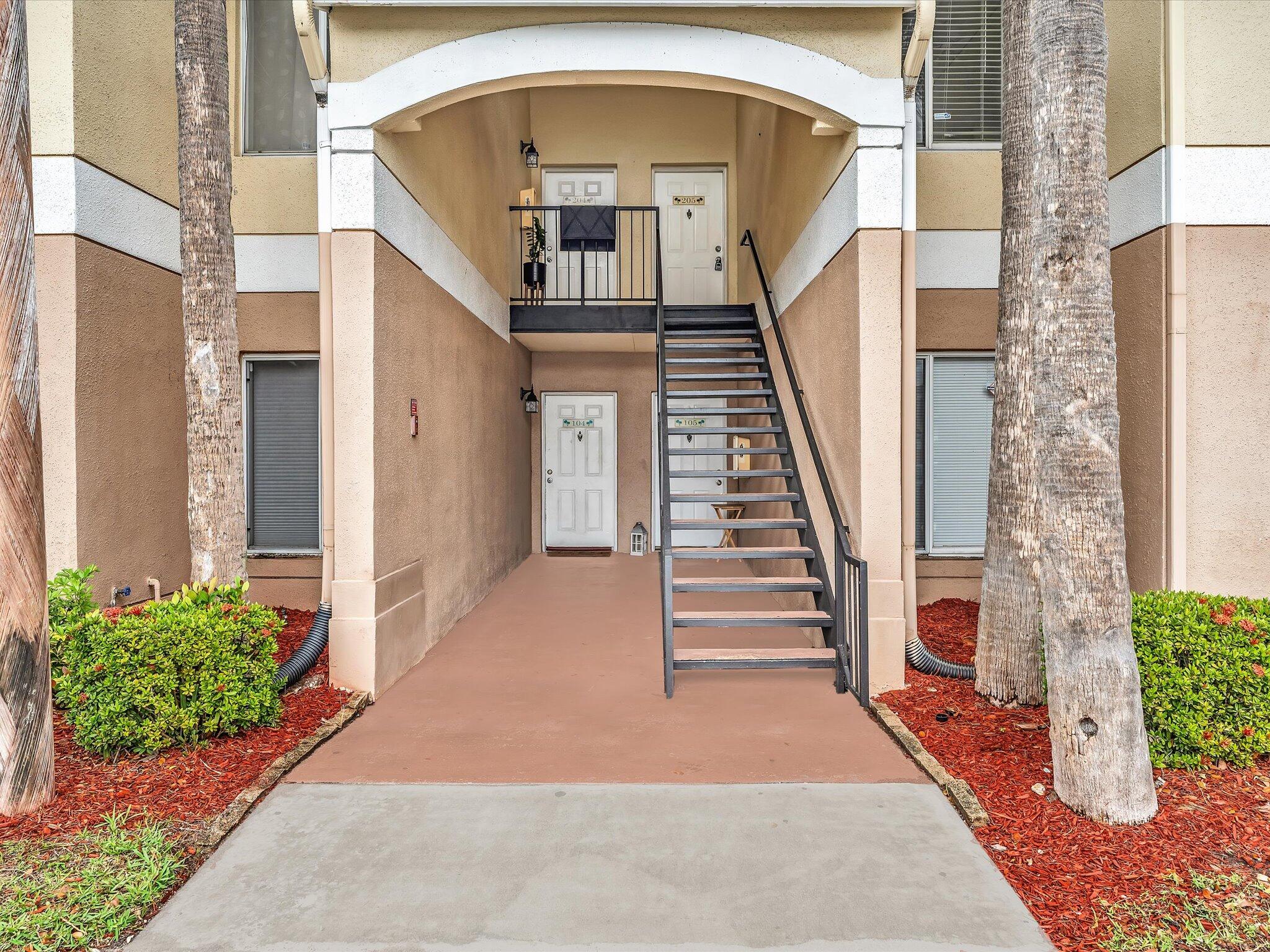815 W Boynton Beach Boulevard Unit: 16-205