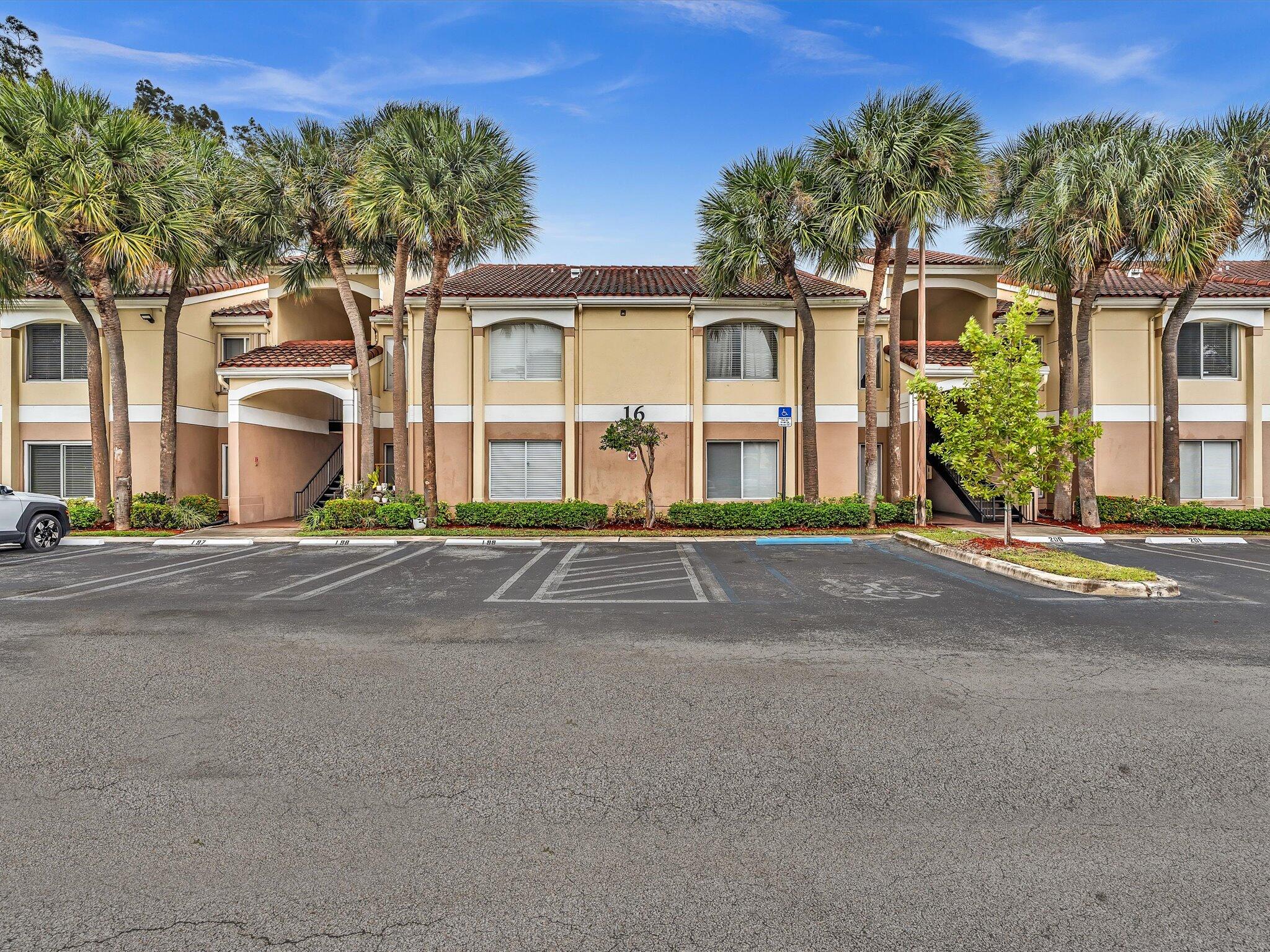 815 W Boynton Beach Boulevard Unit: 16-205
