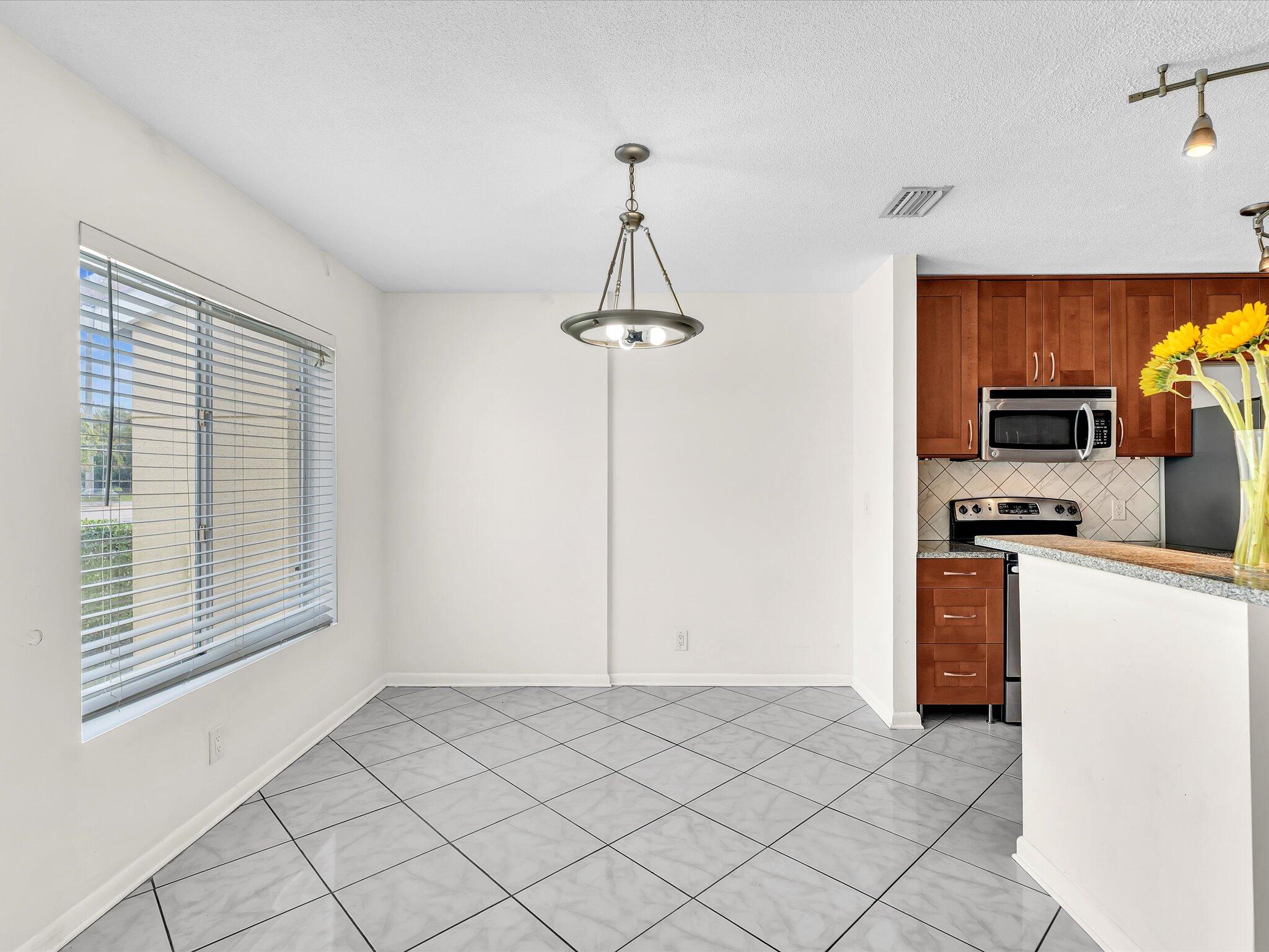 815 W Boynton Beach Boulevard Unit: 16-205
