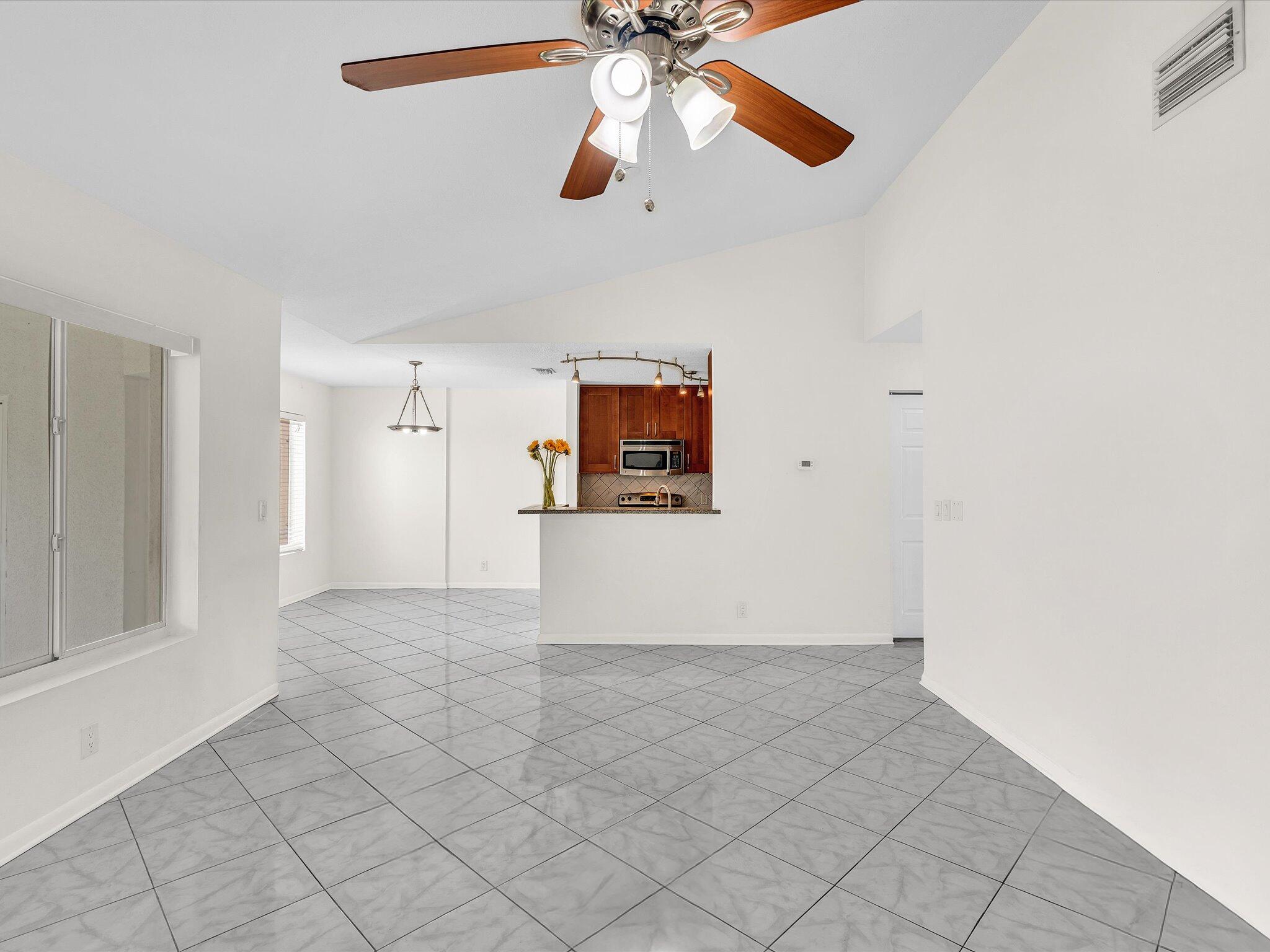 815 W Boynton Beach Boulevard Unit: 16-205