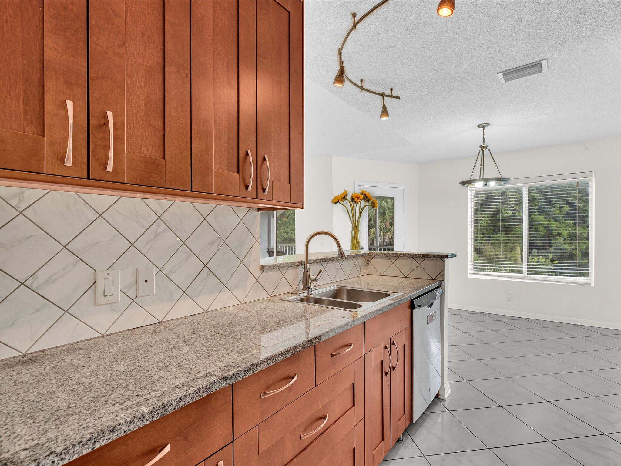 815 W Boynton Beach Boulevard Unit: 16-205
