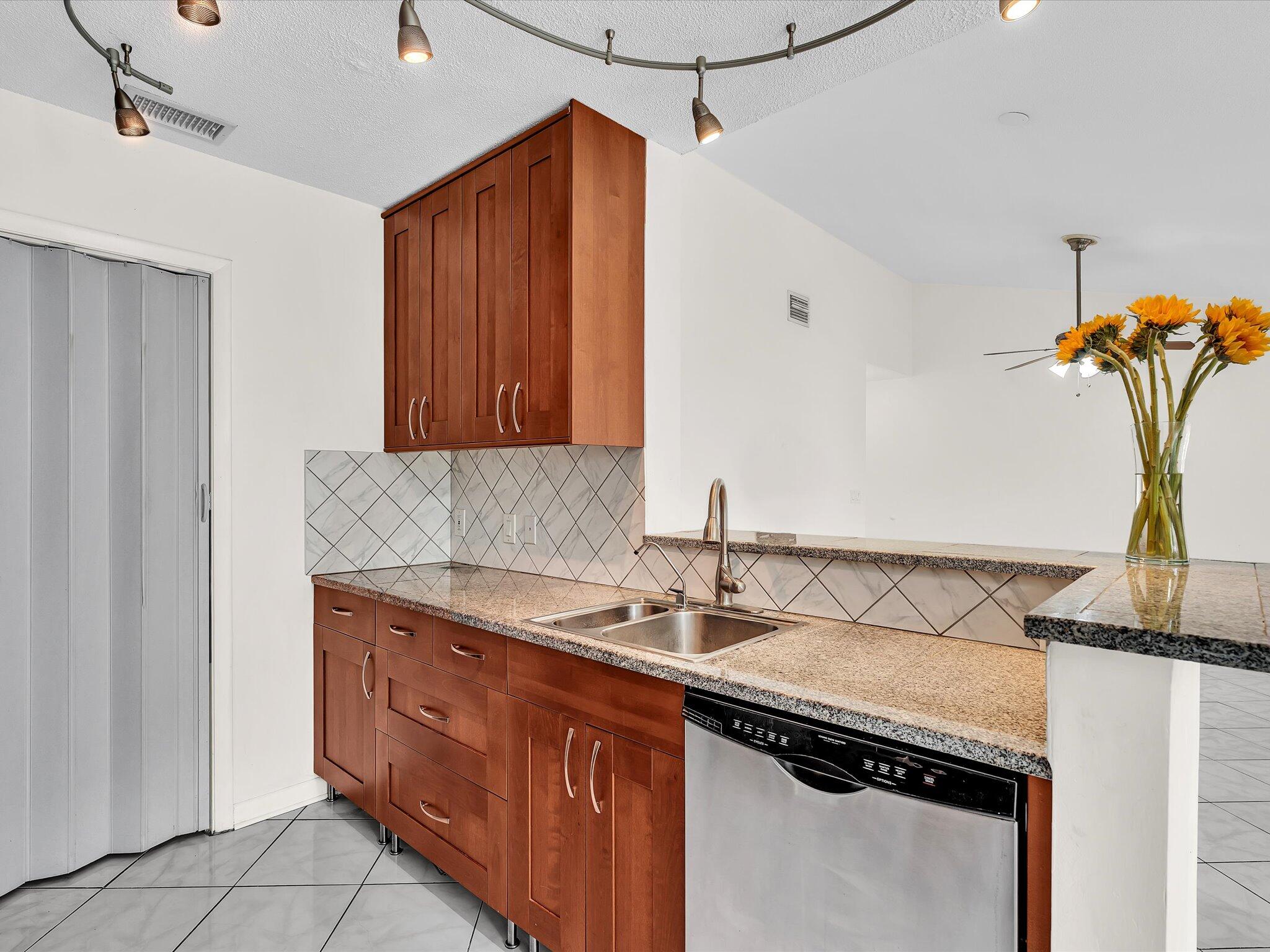 815 W Boynton Beach Boulevard Unit: 16-205