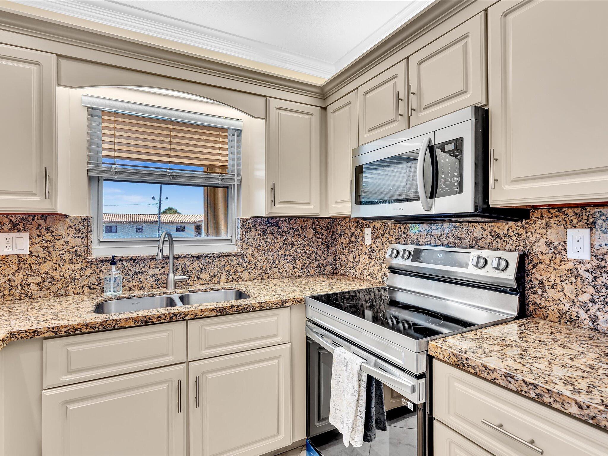 333 SE 20th Avenue 204