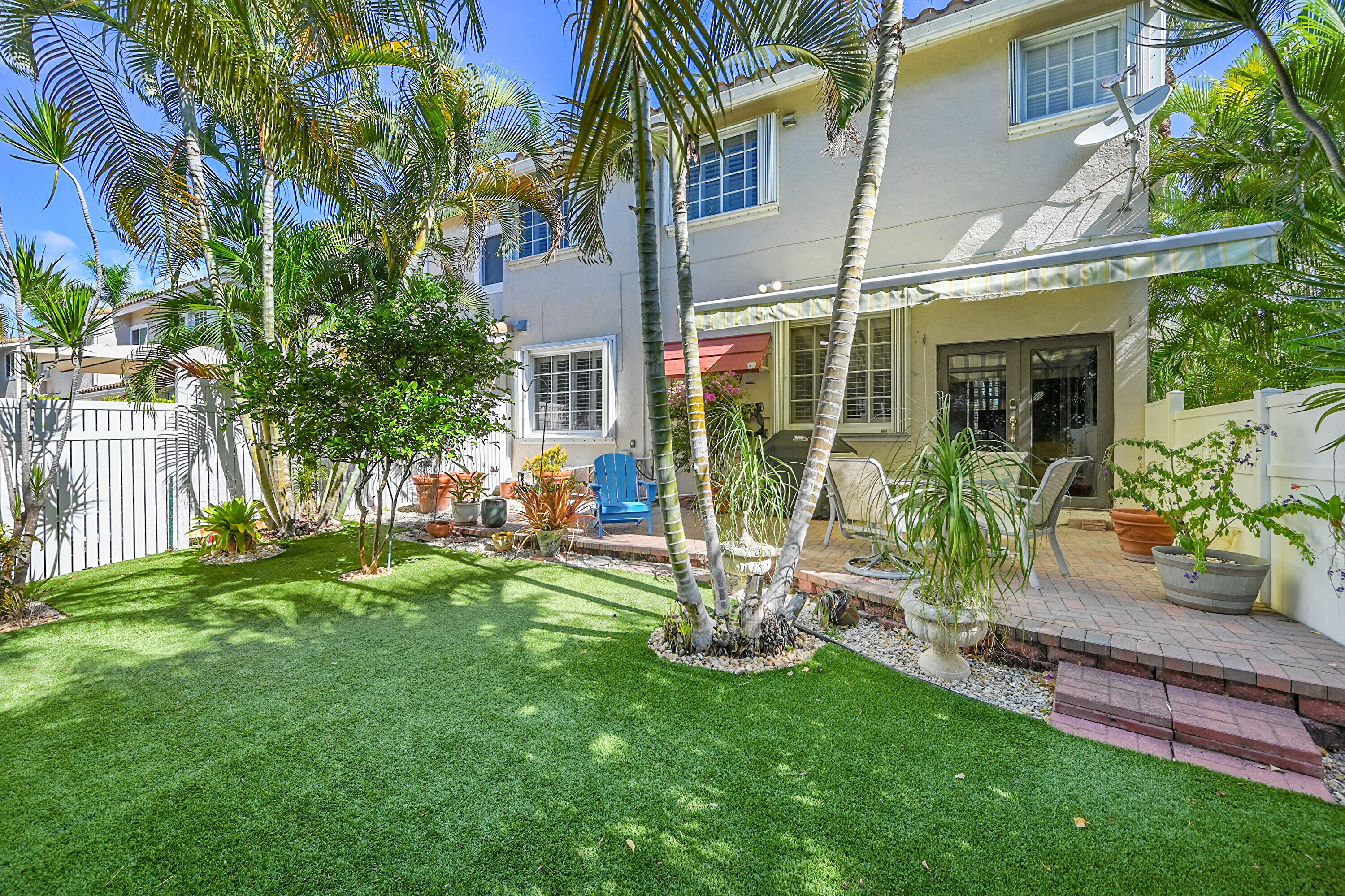 2922 Port Royale Lane S