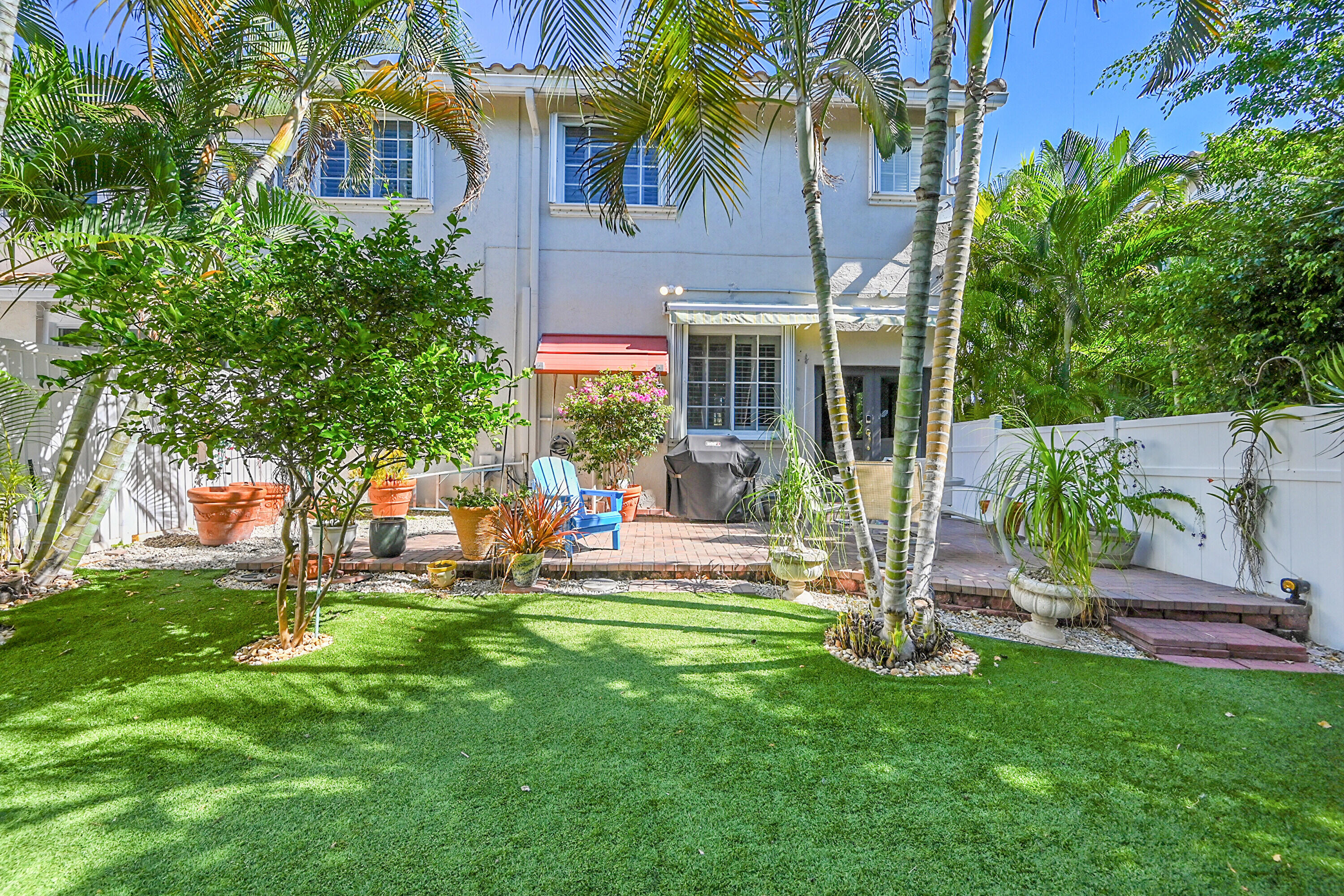 2922 Port Royale Lane S