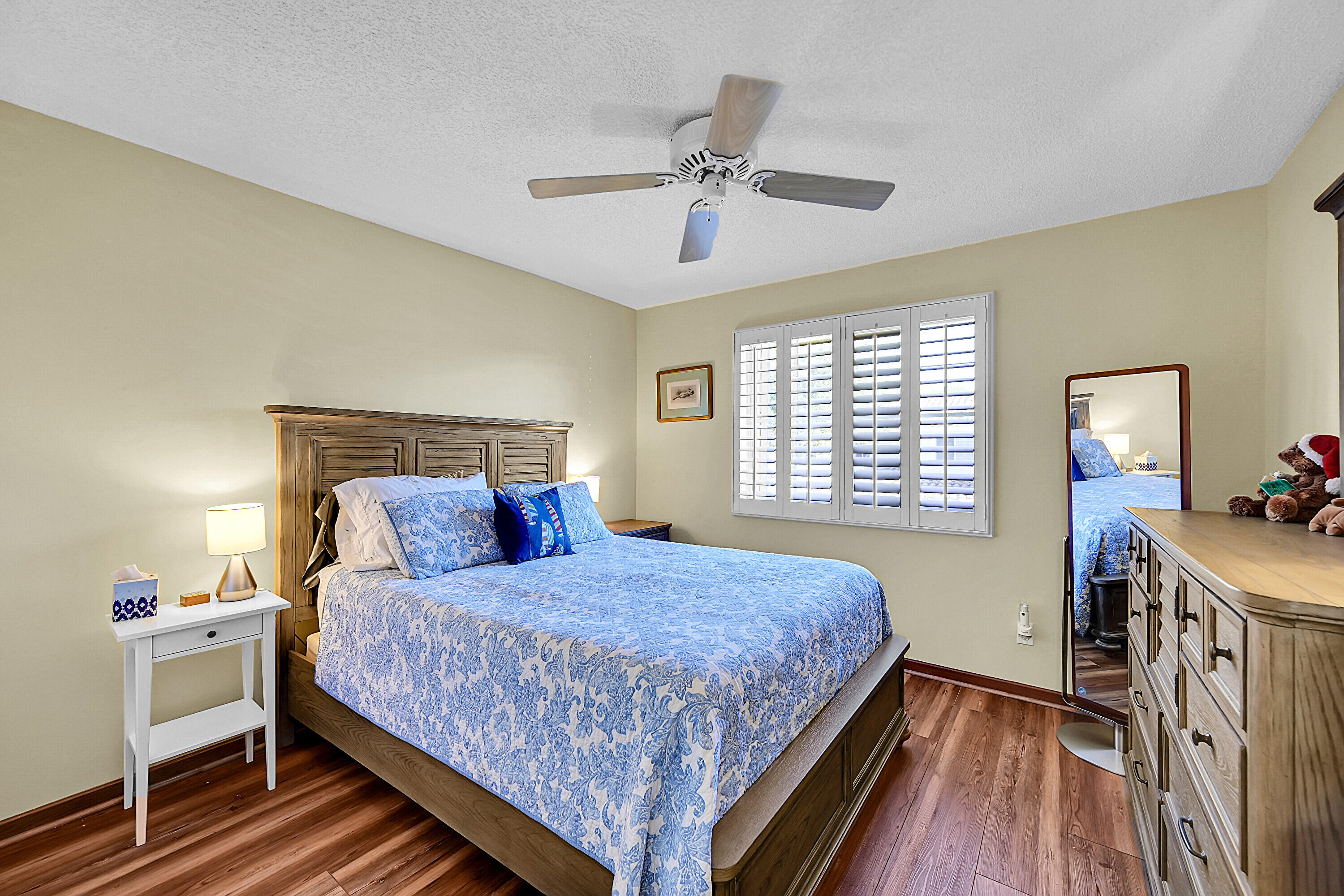 2922 Port Royale Lane S