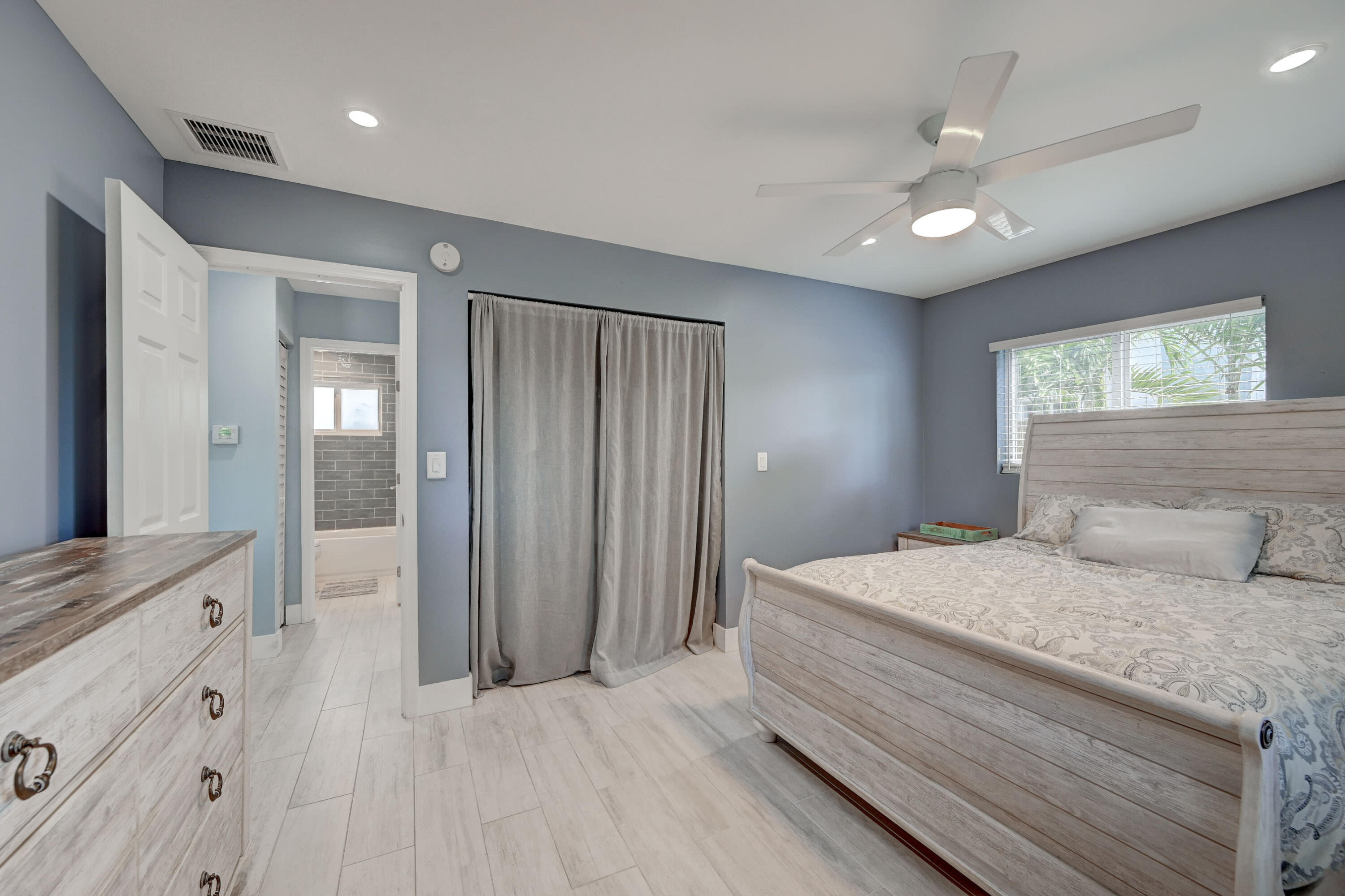 351 NE 41st Street