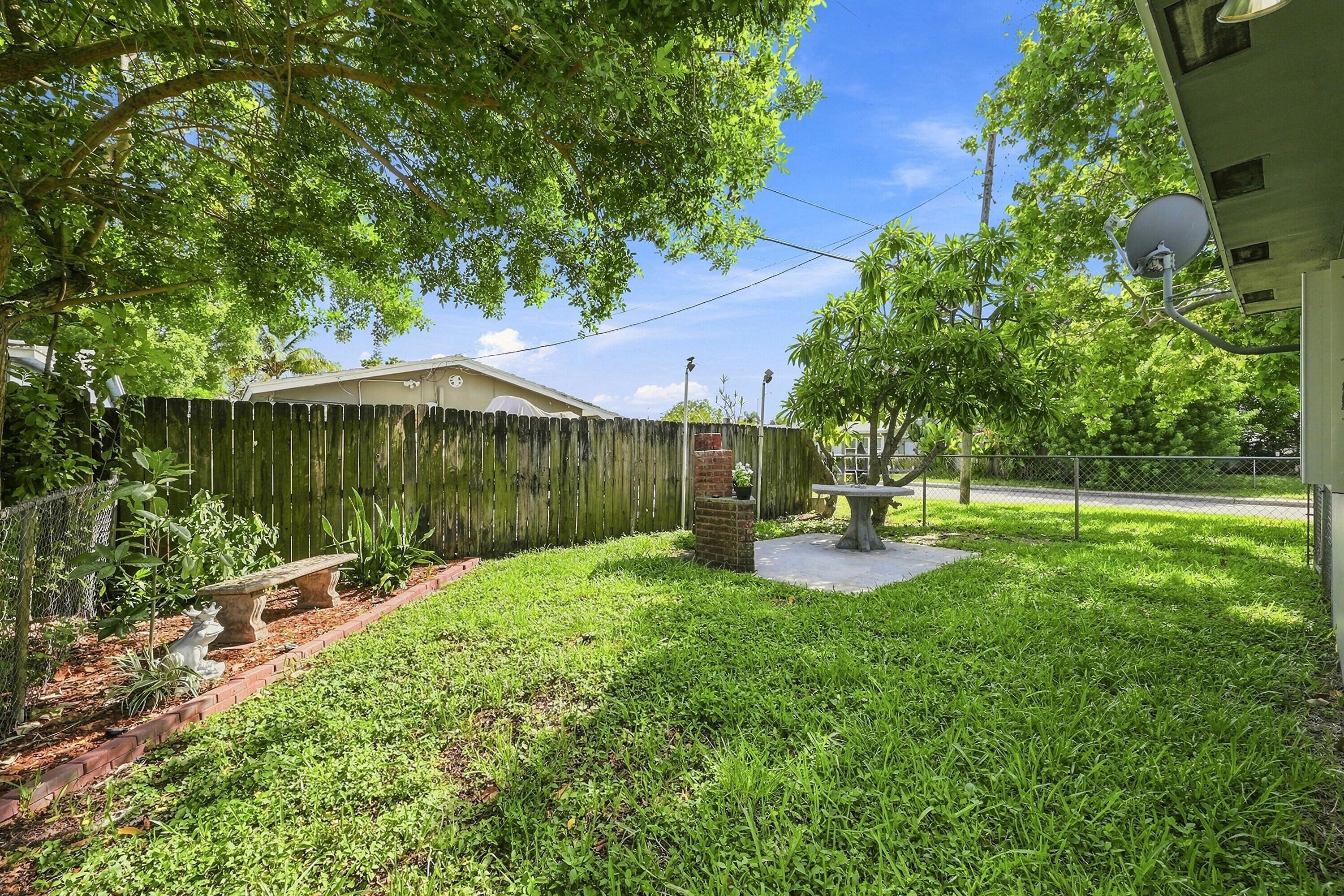 496 NW 47TH Court
