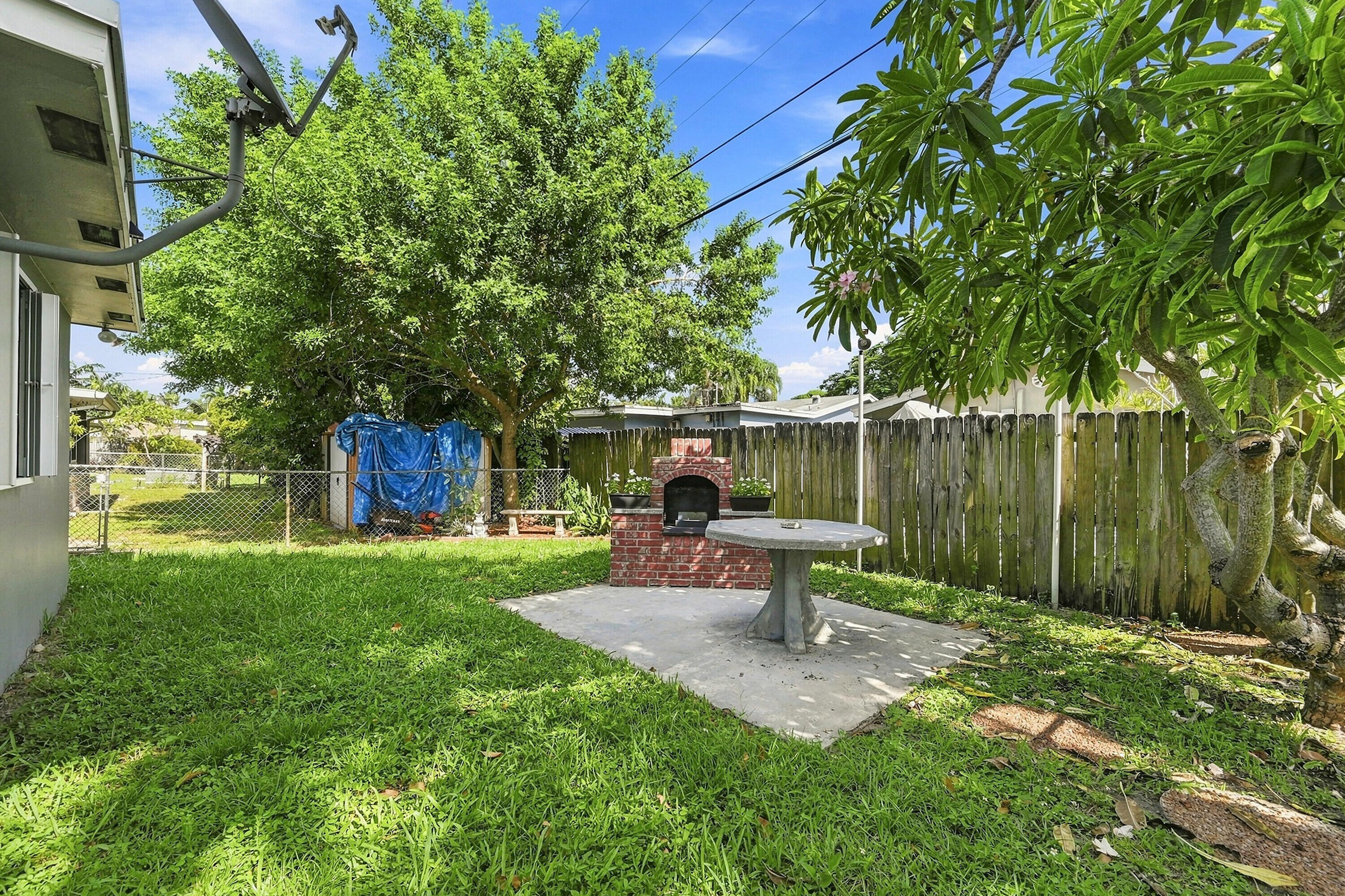 496 NW 47TH Court