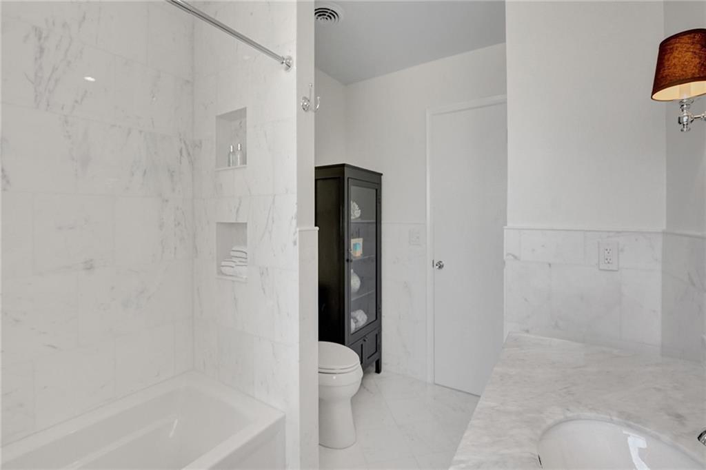 2136 NE 56th Pl