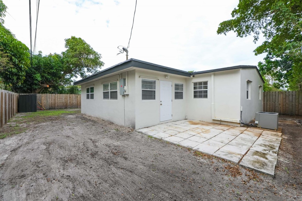 2714 NE 13TH TERRACE