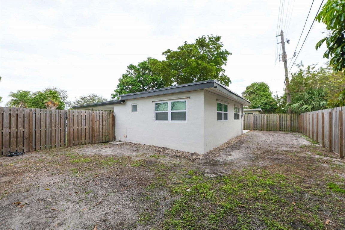 2714 NE 13TH TERRACE