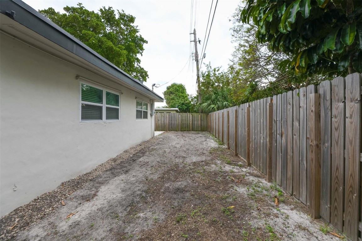 2714 NE 13TH TERRACE