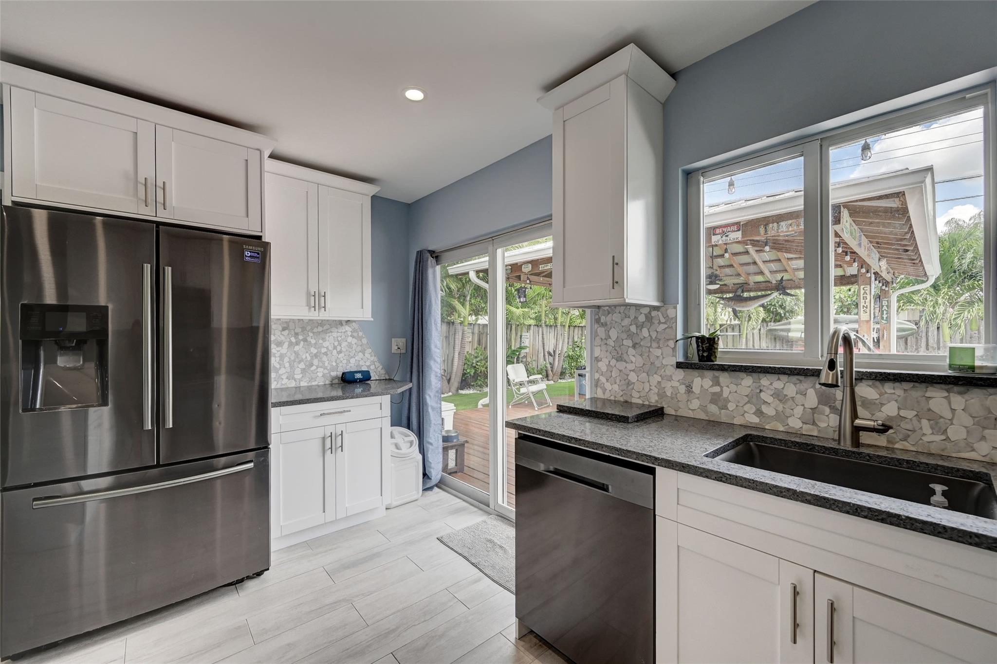 351 NE 41st St