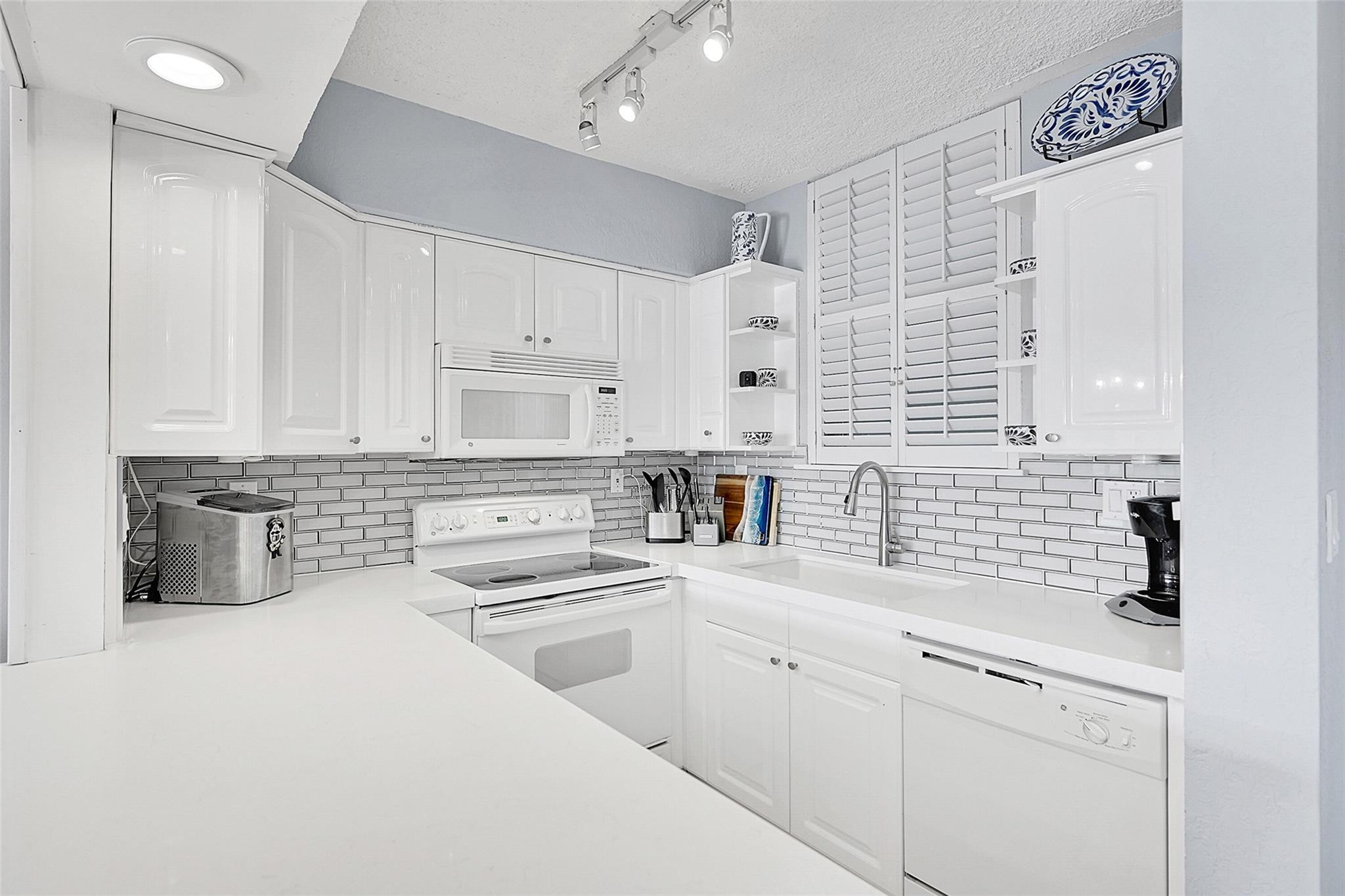 1790 E Las Olas Blvd 33