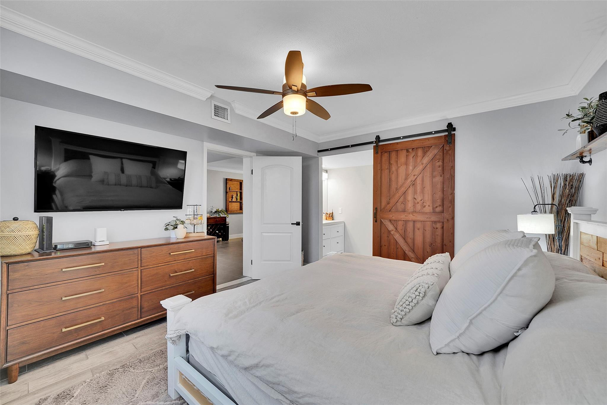 1502 Whitehall Dr 101