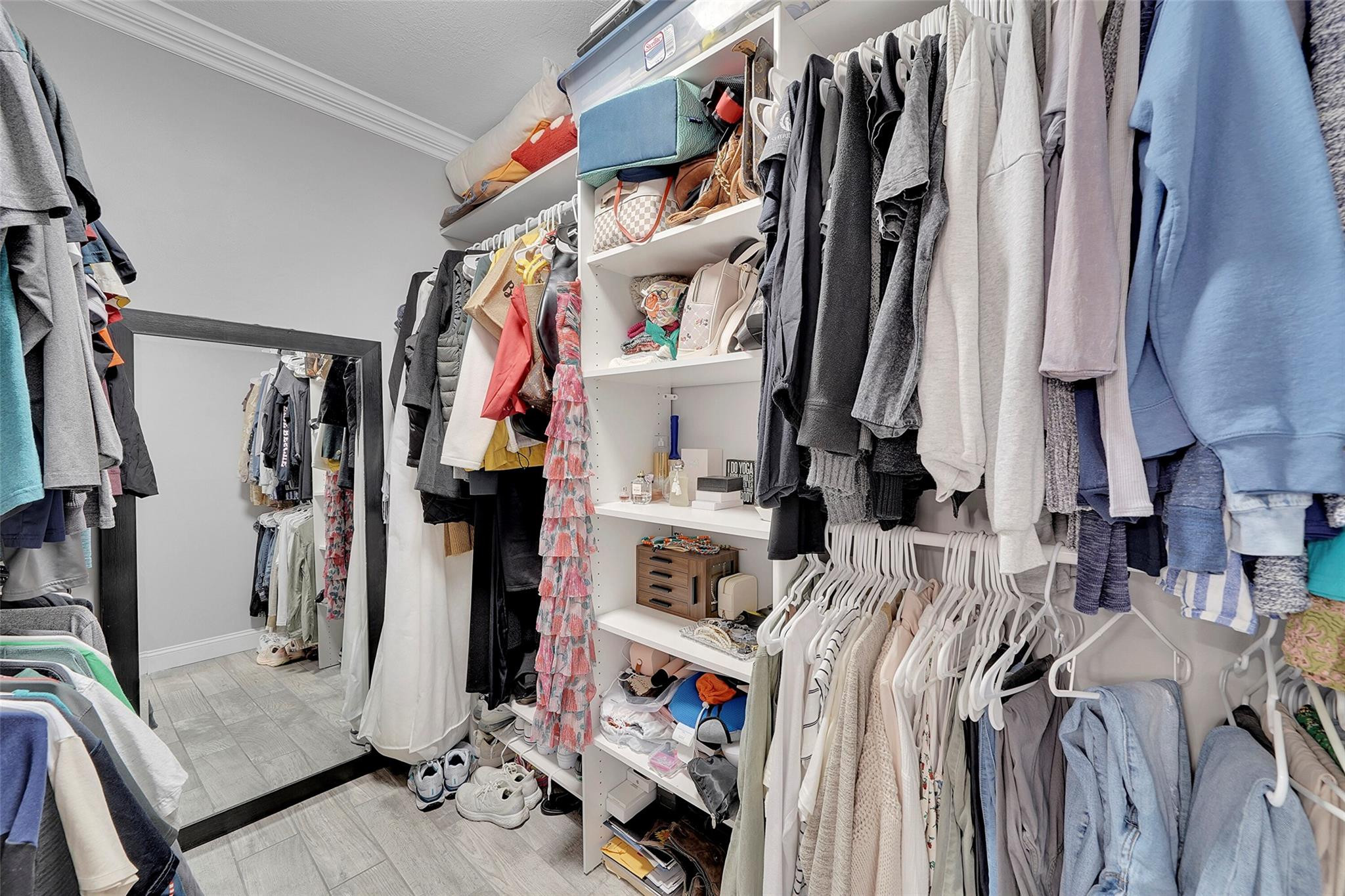 1502 Whitehall Dr 101