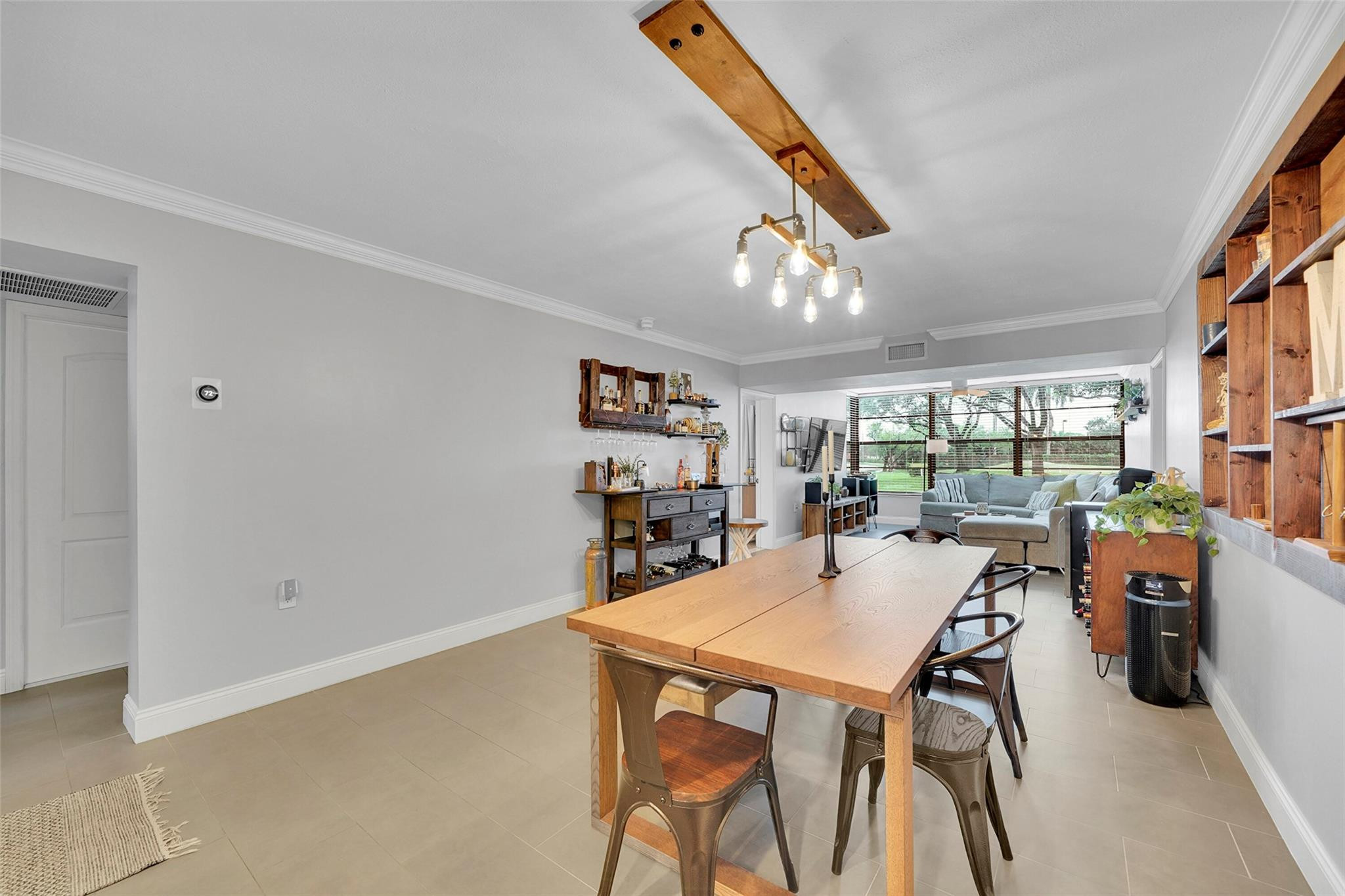 1502 Whitehall Dr 101